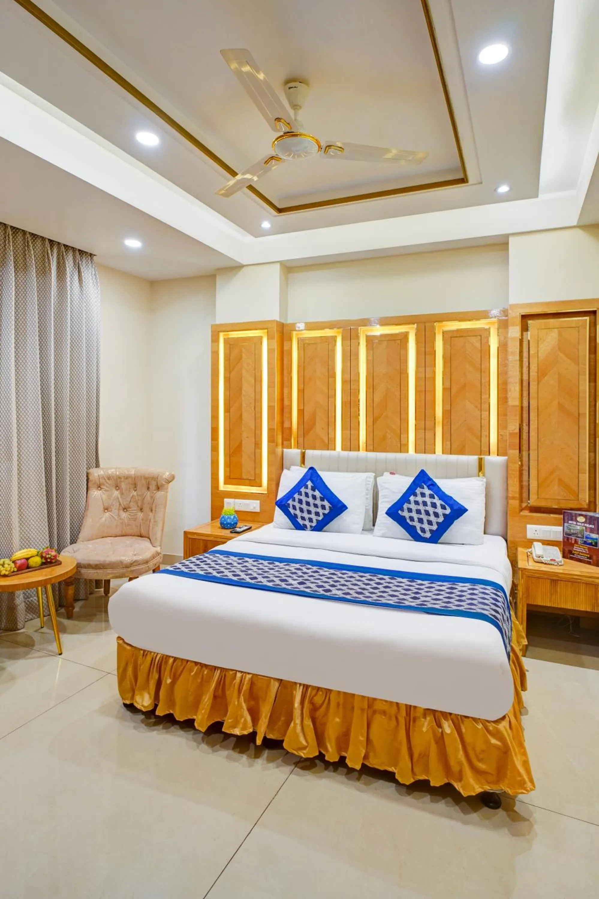 Bed in Hotel Gold Palace - 03 Mins Walk From New Delhi Railway Station