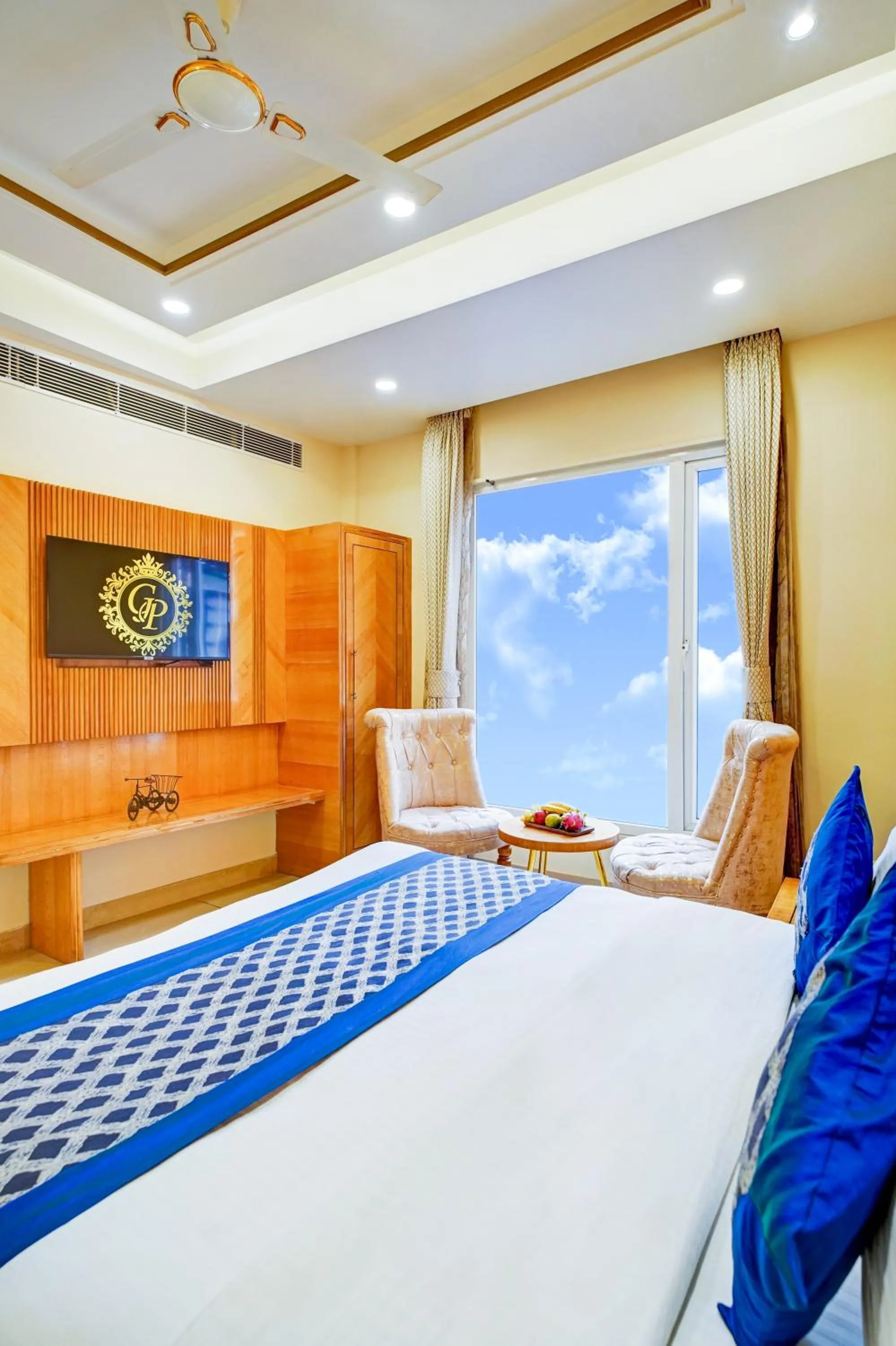 Bed in Hotel Gold Palace - 03 Mins Walk From New Delhi Railway Station