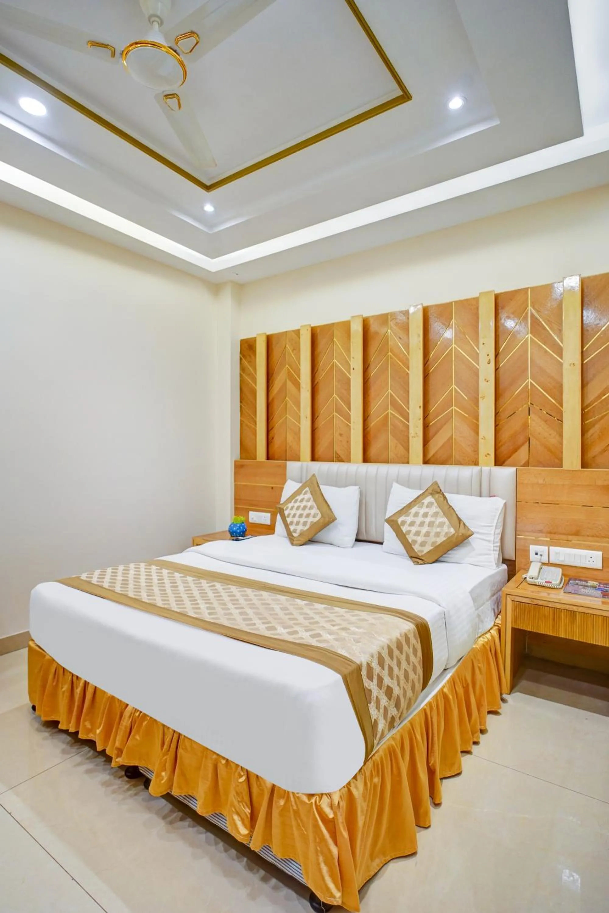 Photo of the whole room, Bed in Hotel Gold Palace - 03 Mins Walk From New Delhi Railway Station