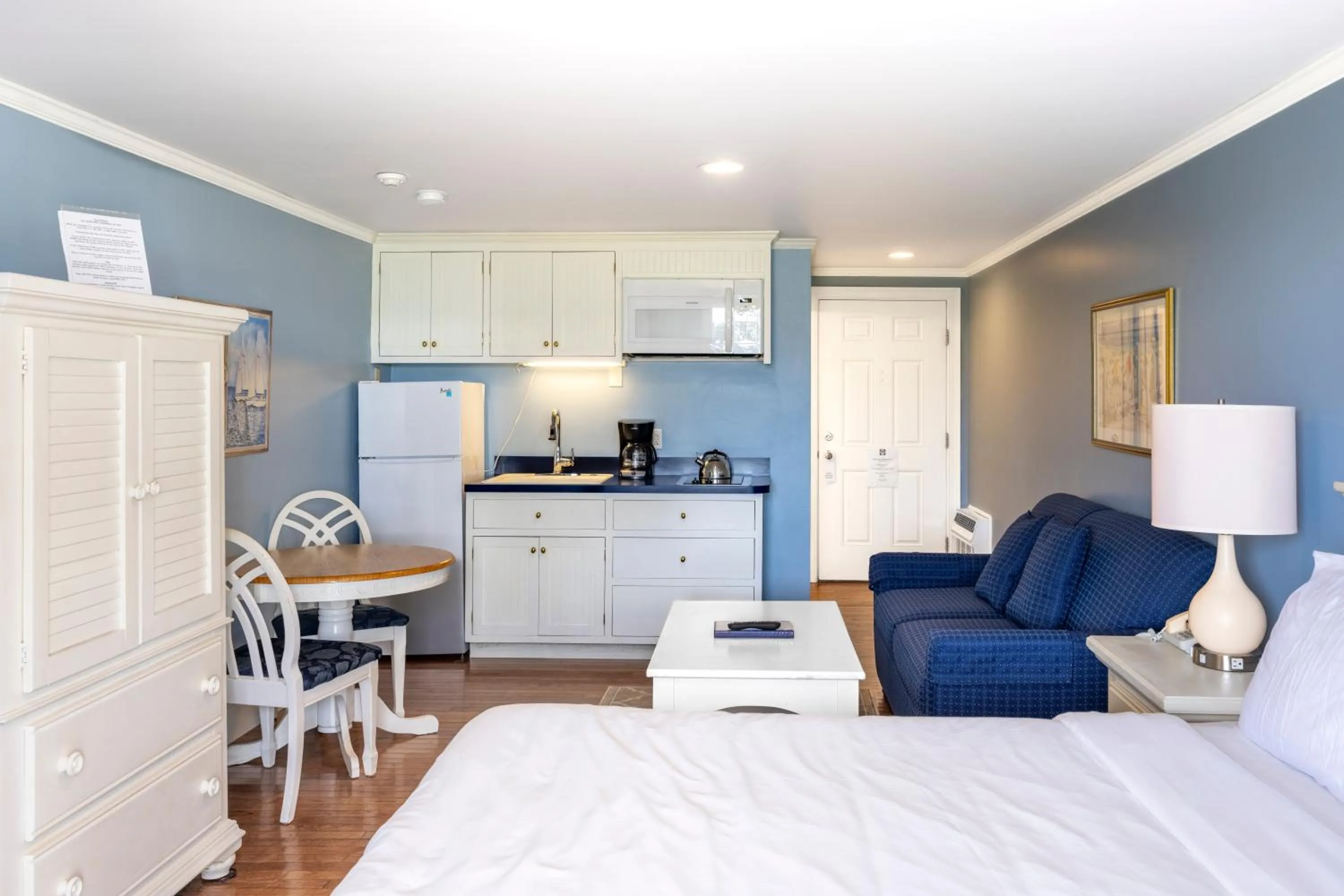 Bed in Beachside Village Resort