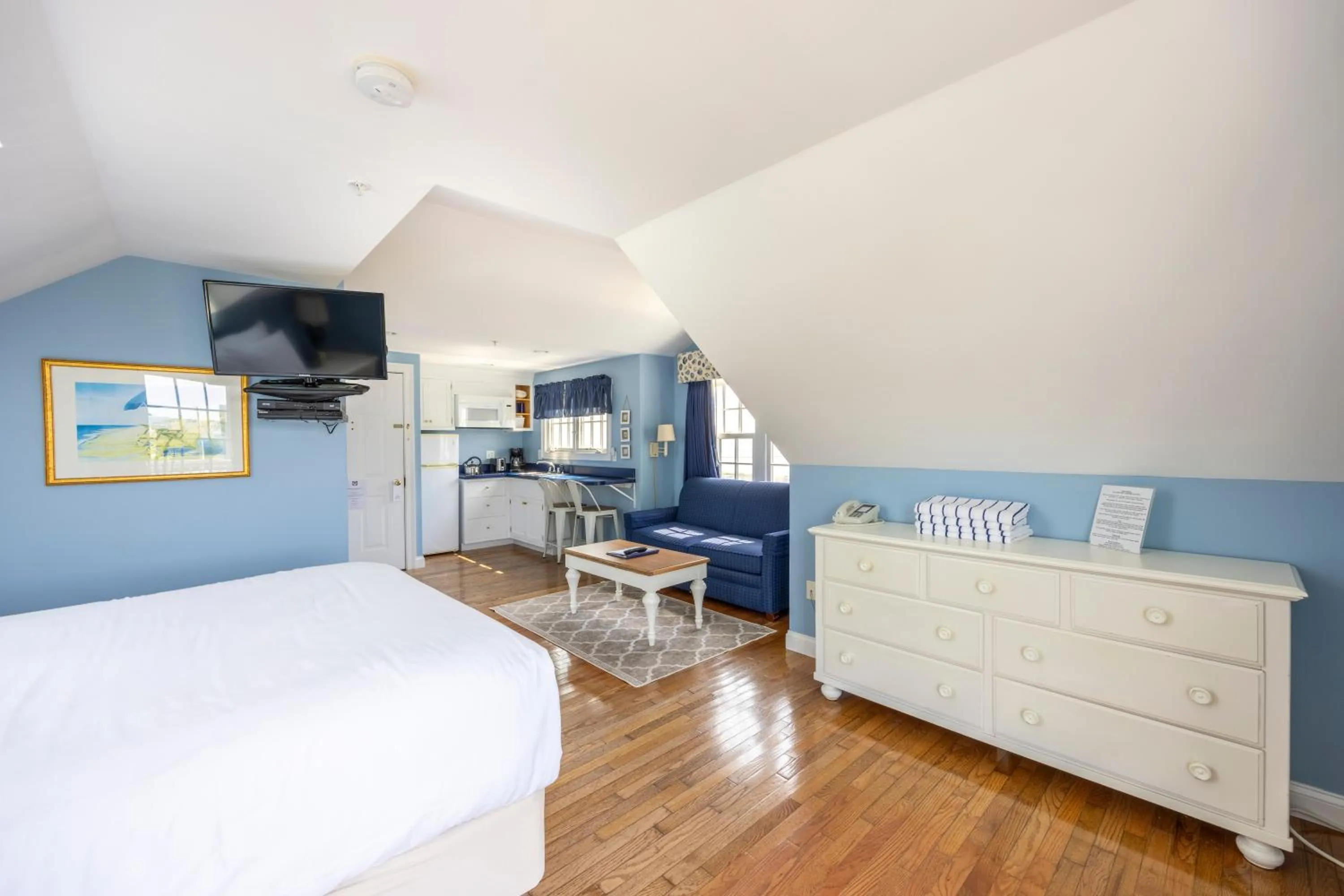 Bed in Beachside Village Resort