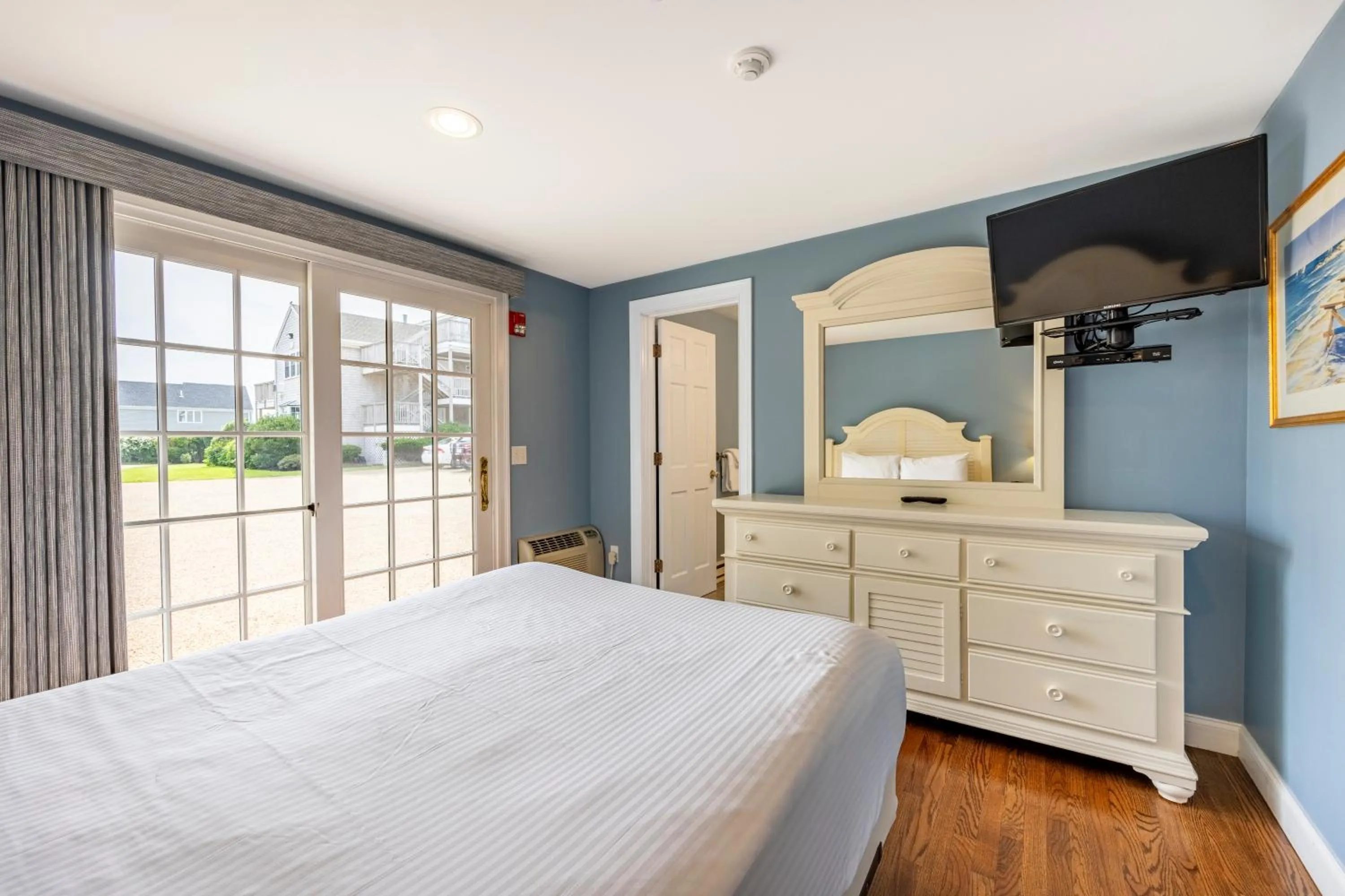 Bed in Beachside Village Resort