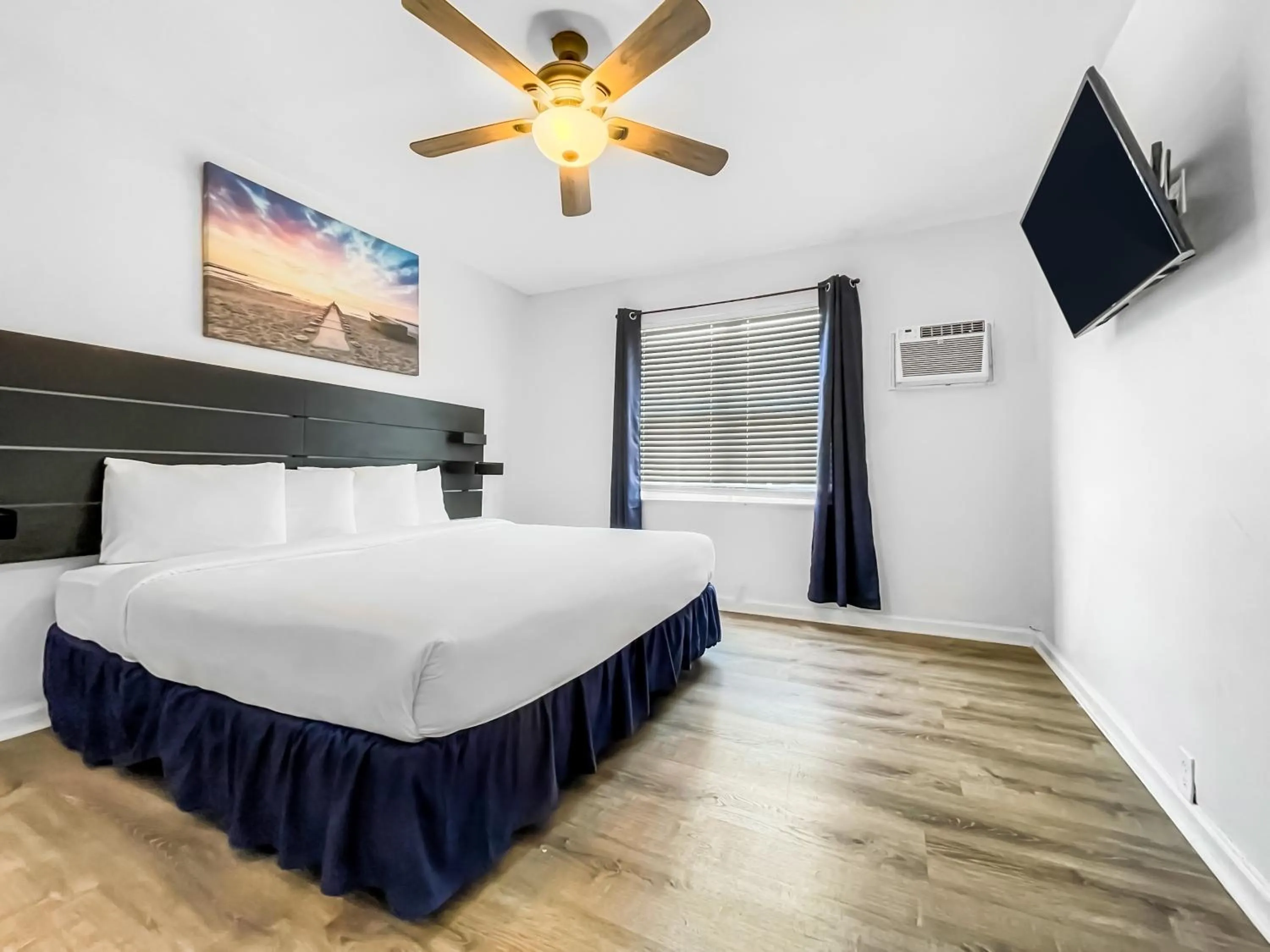 Bedroom, Bed in Hollywood Beach Seaside