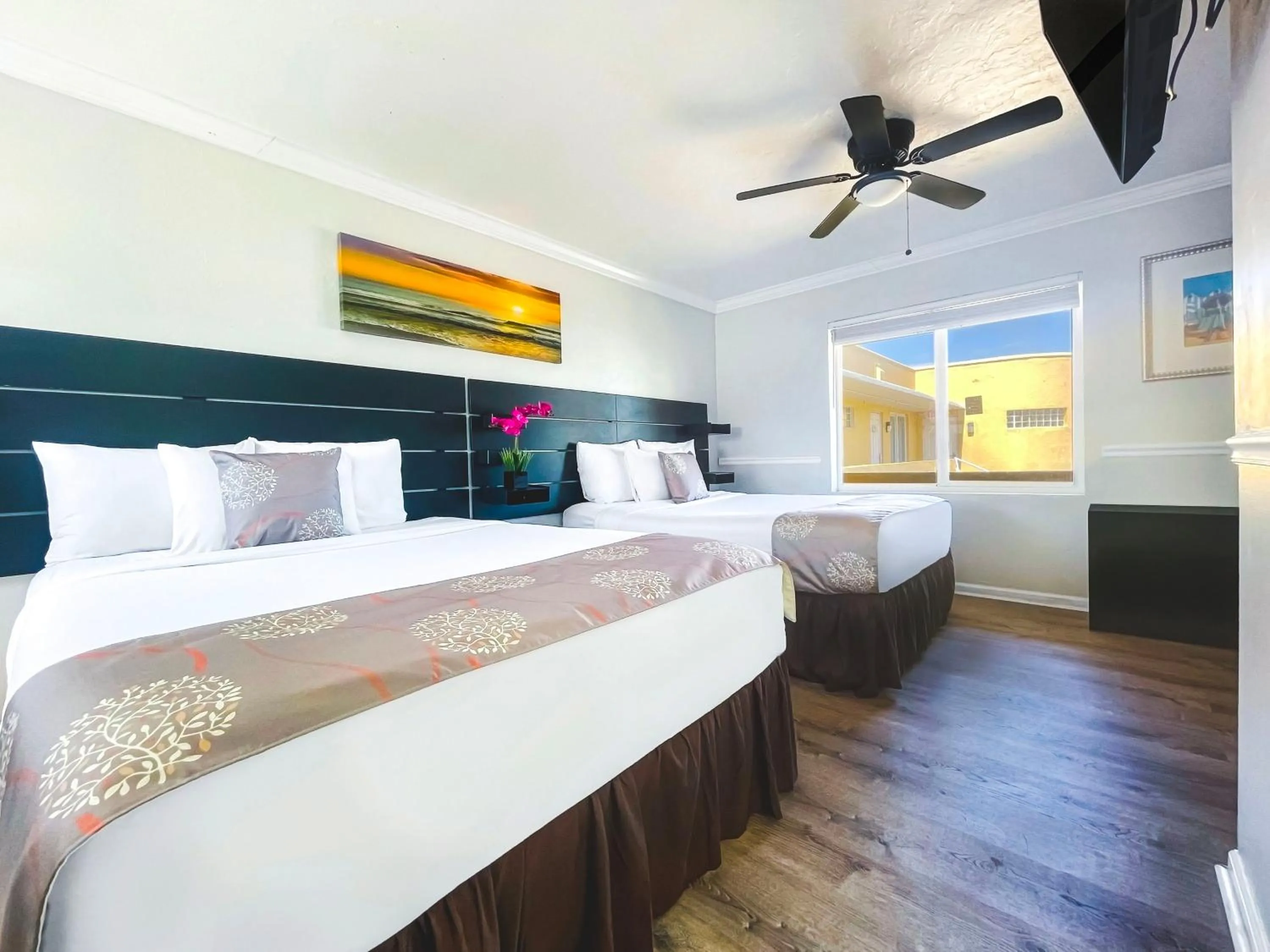 Bed in Hollywood Beach Seaside