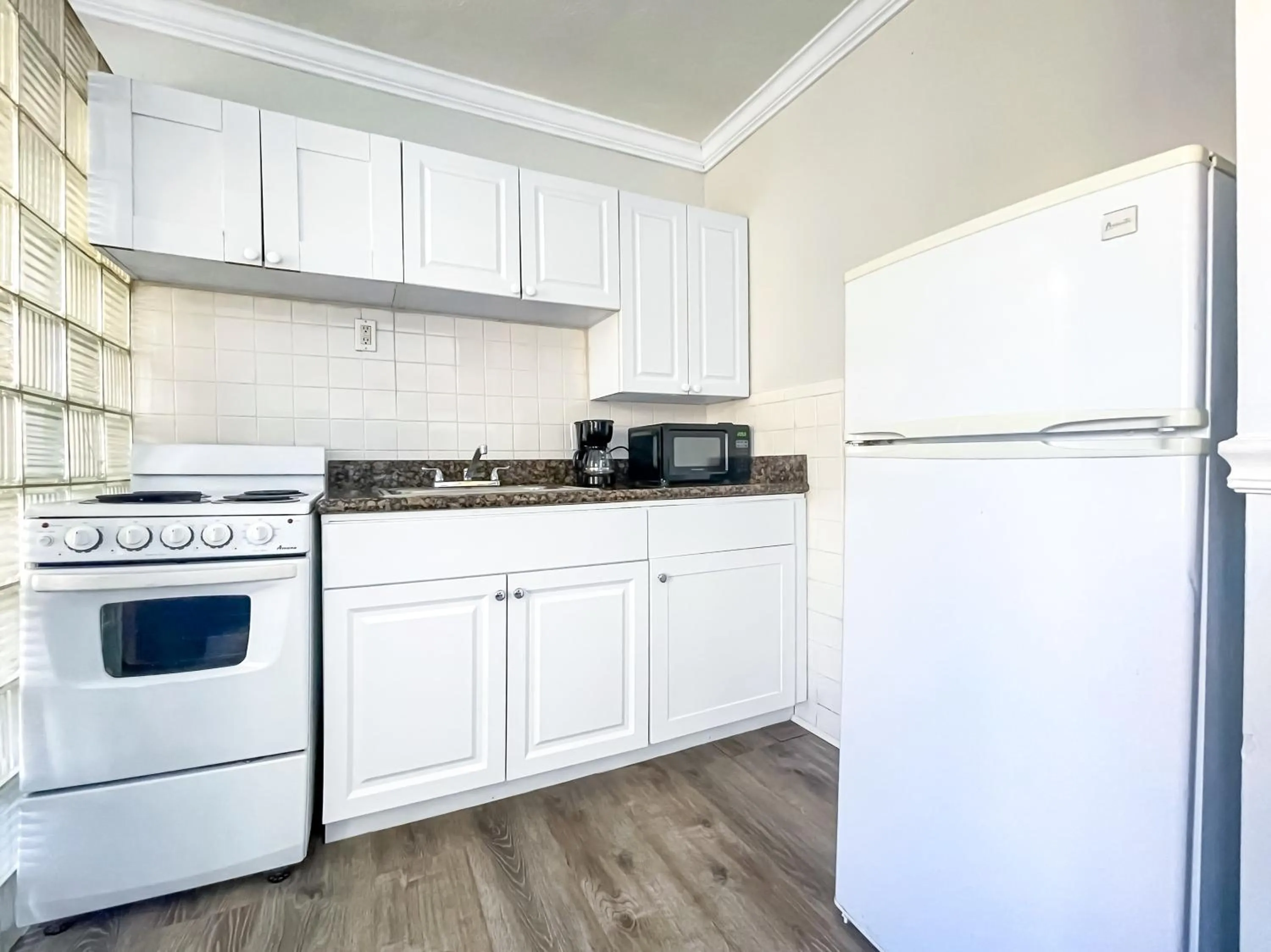 kitchen in Hollywood Beach Seaside