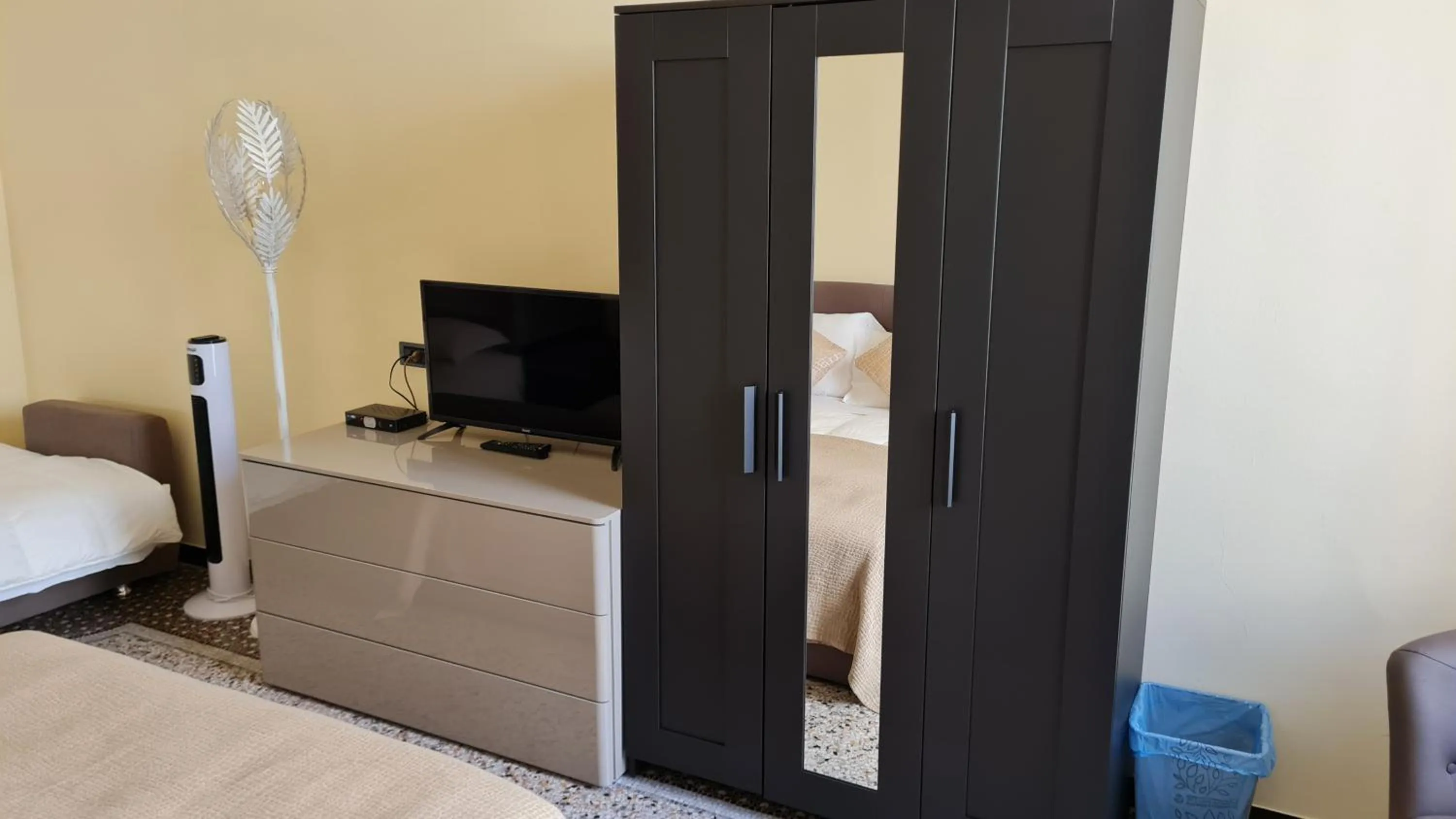 TV and multimedia, TV/Entertainment Center in BASILICO Genova