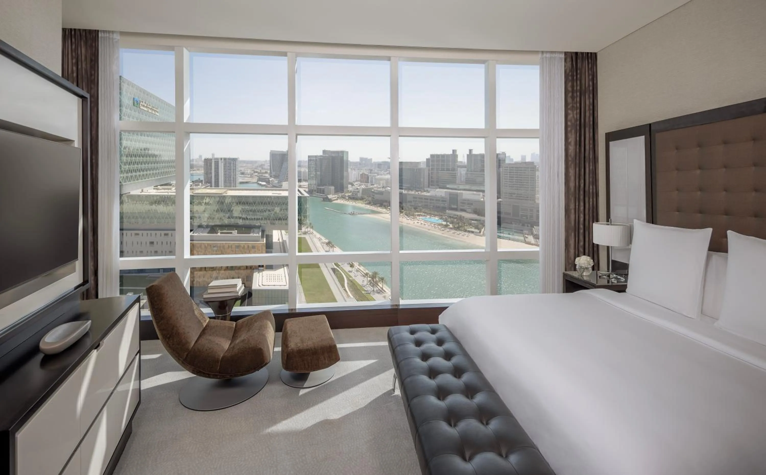 Bedroom, Bed in Rosewood Abu Dhabi