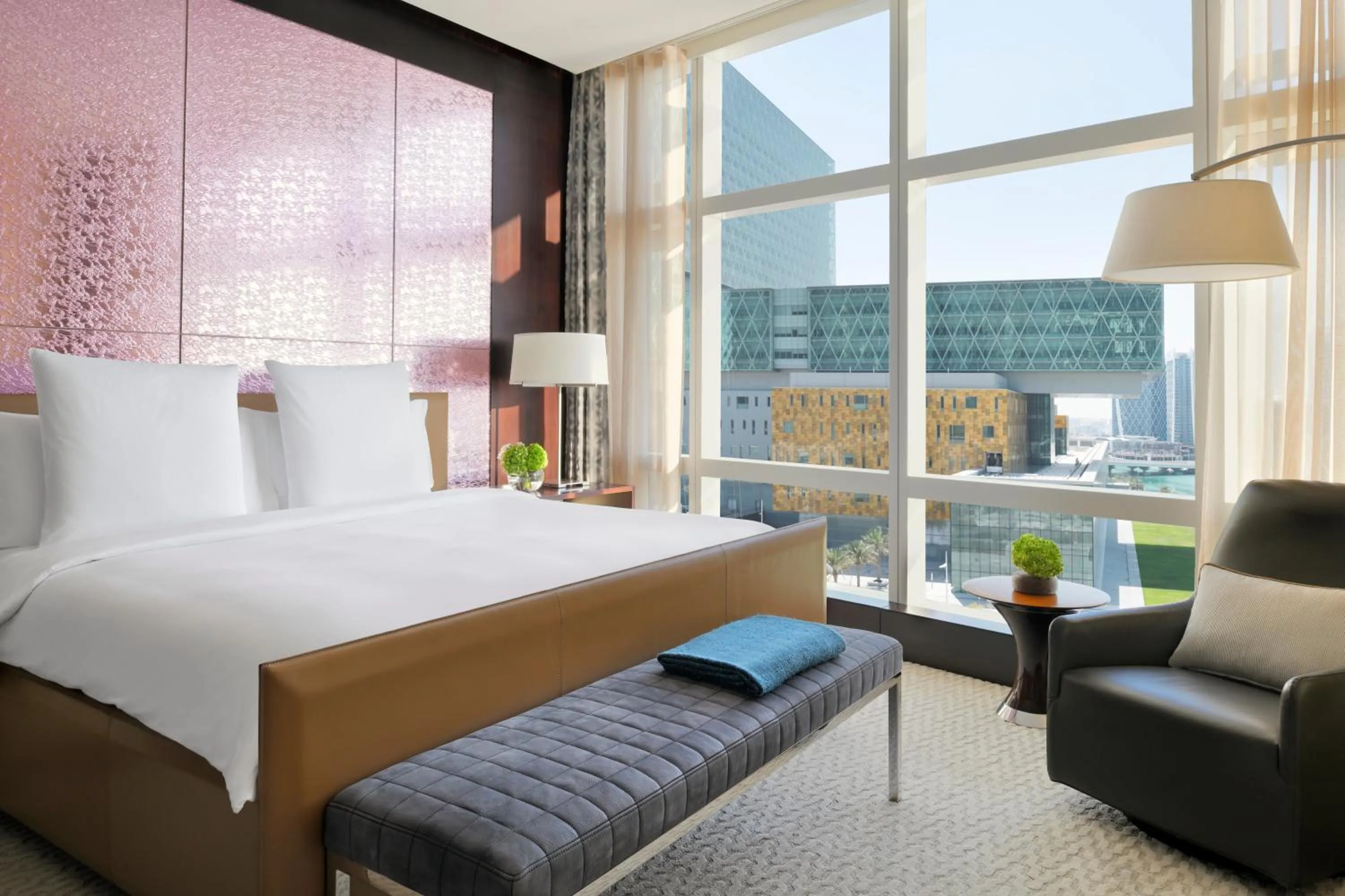 Bedroom, Bed in Rosewood Abu Dhabi