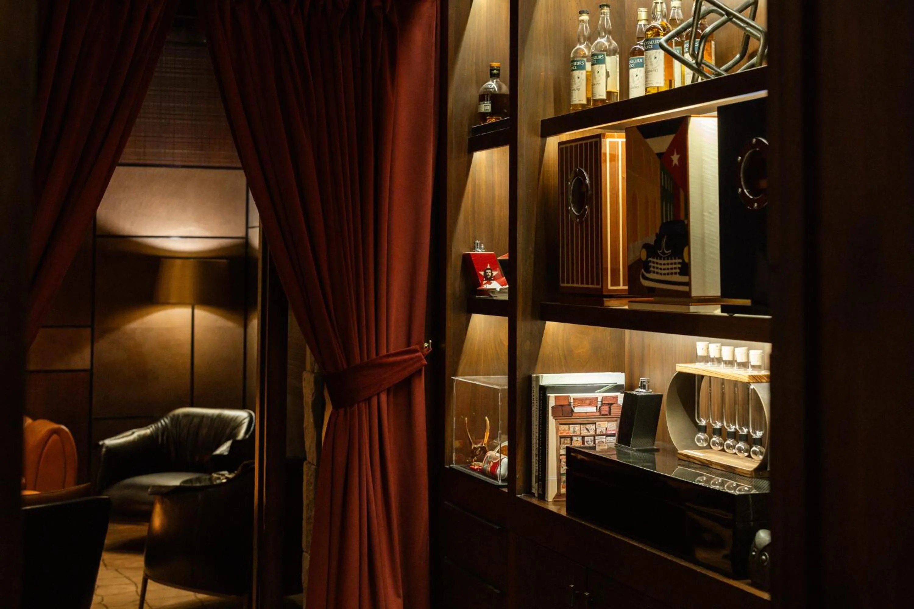 Restaurant/places to eat in Rosewood Abu Dhabi