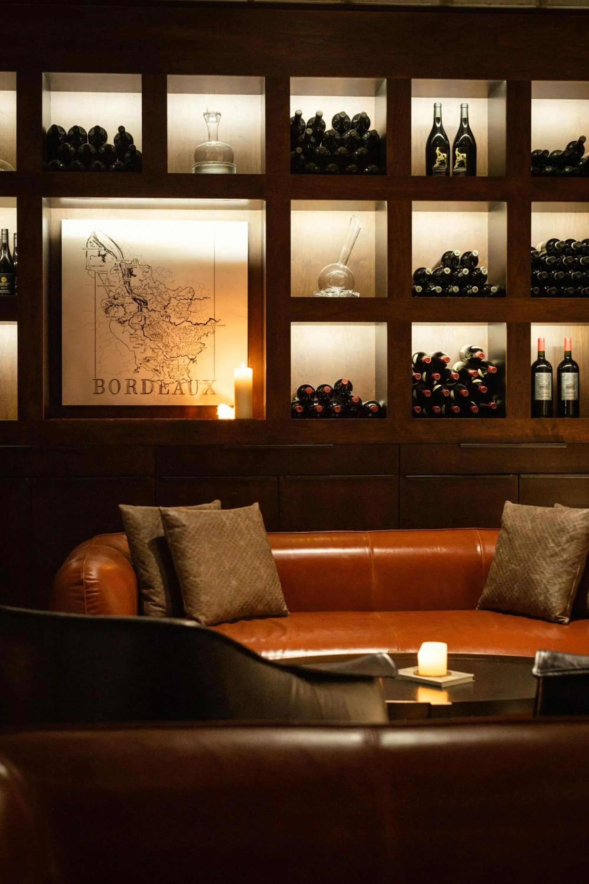 Lounge or bar in Rosewood Abu Dhabi