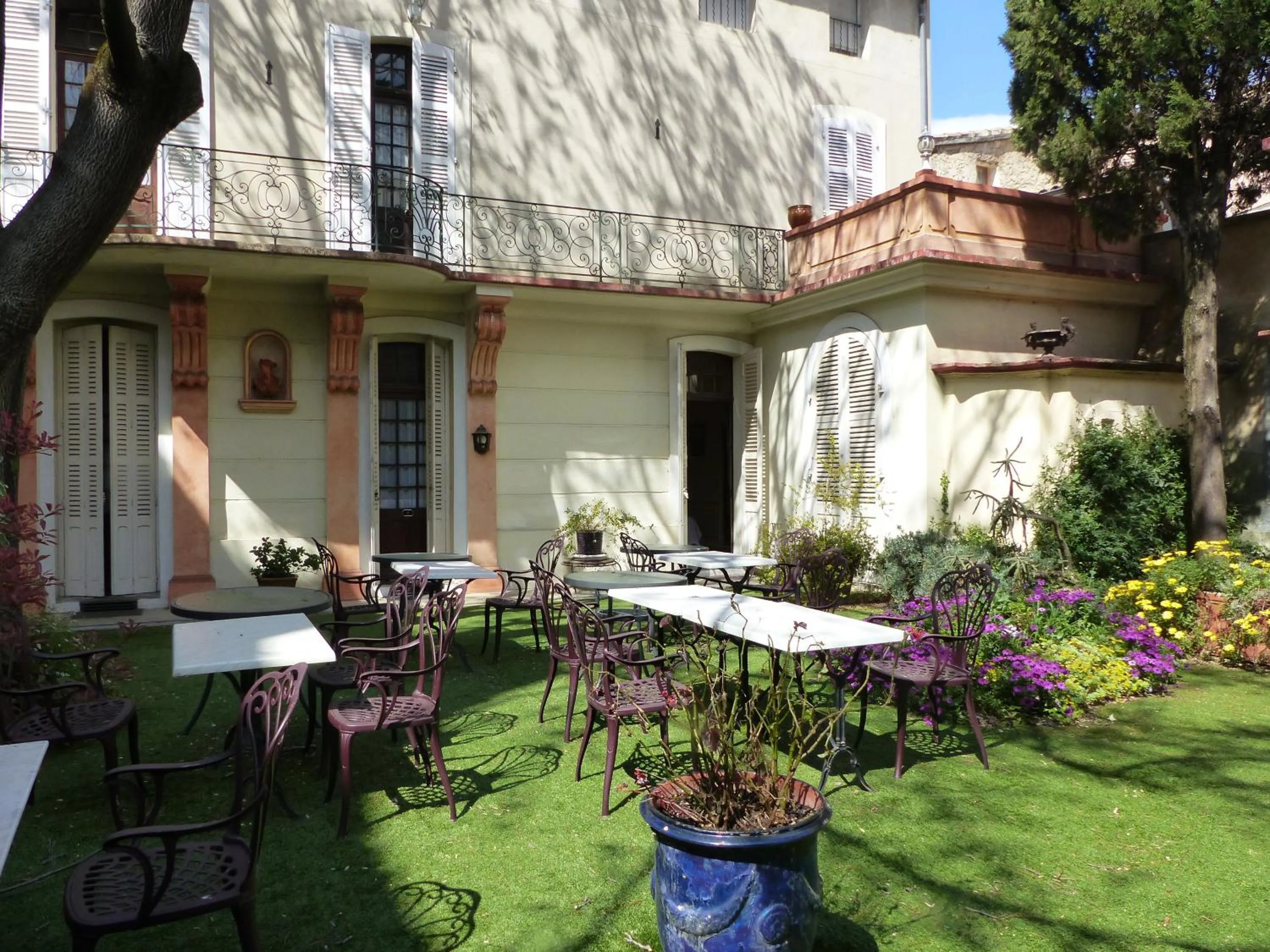 Garden in Hôtel du Fiacre