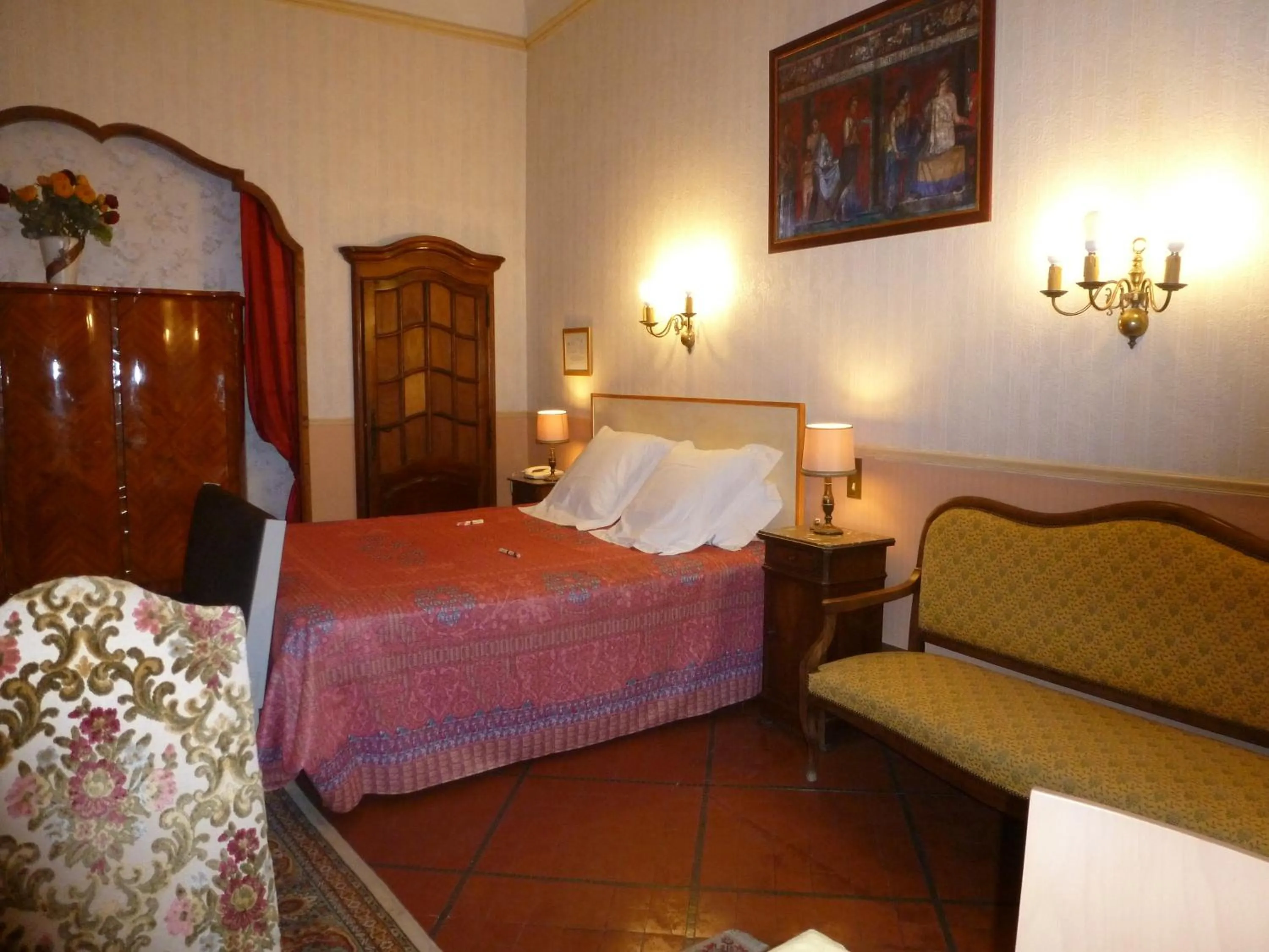 Bed in Hôtel du Fiacre