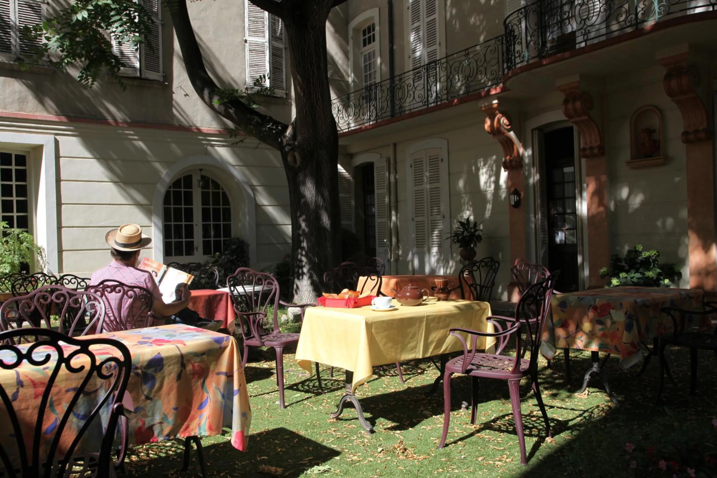 Garden in Hôtel du Fiacre