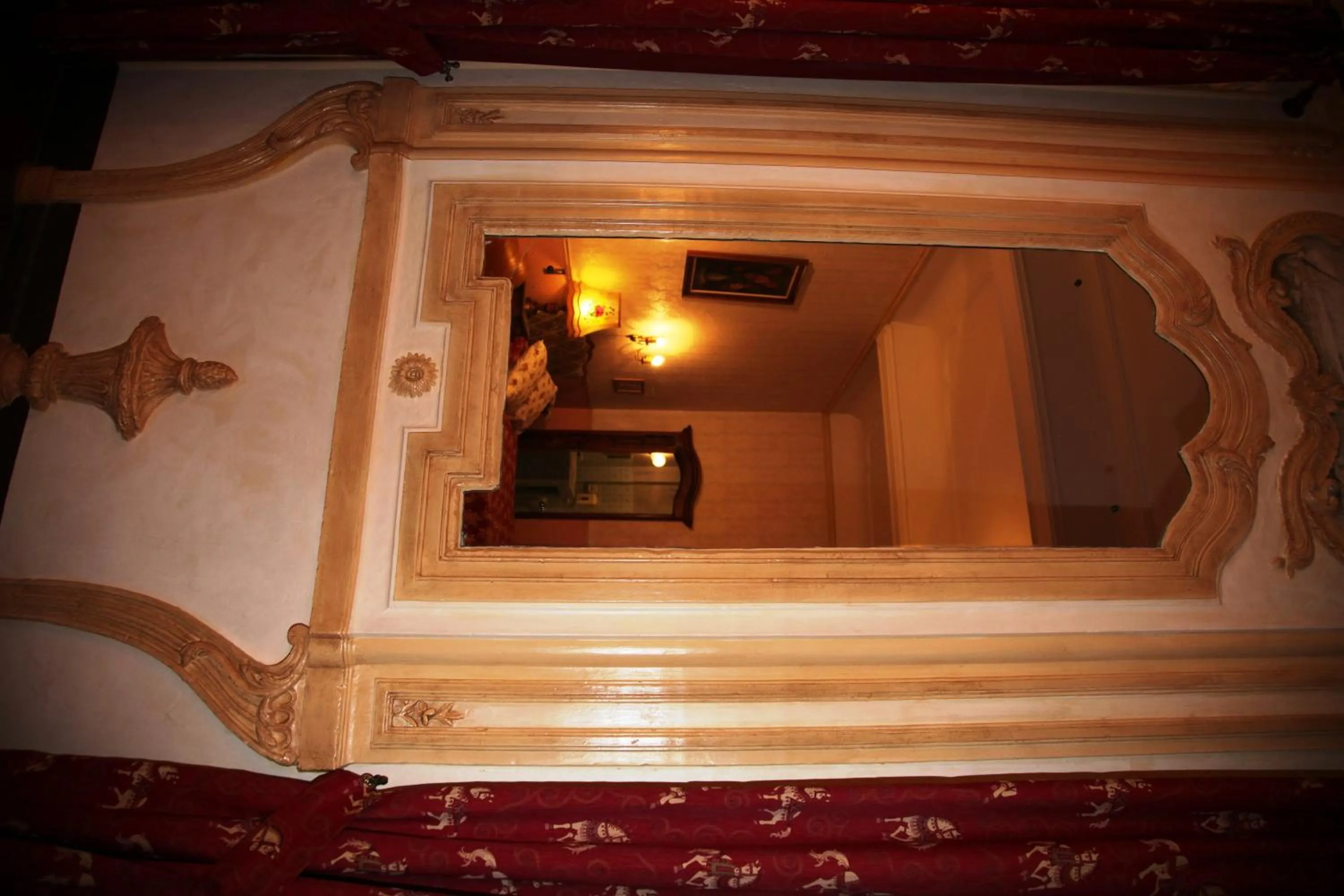 Photo of the whole room in Hôtel du Fiacre