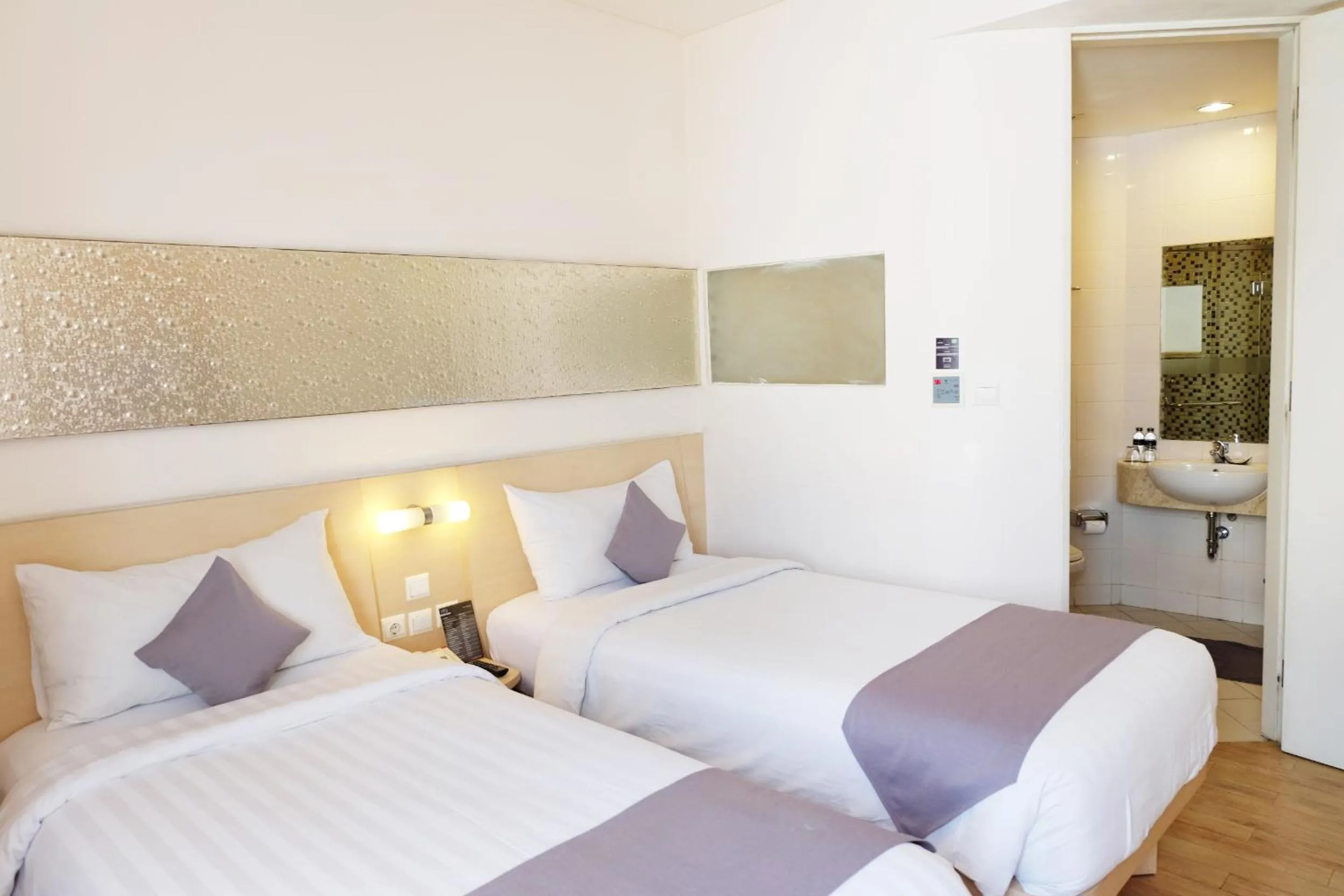 Photo of the whole room in Neo Hotel Melawai by ASTON