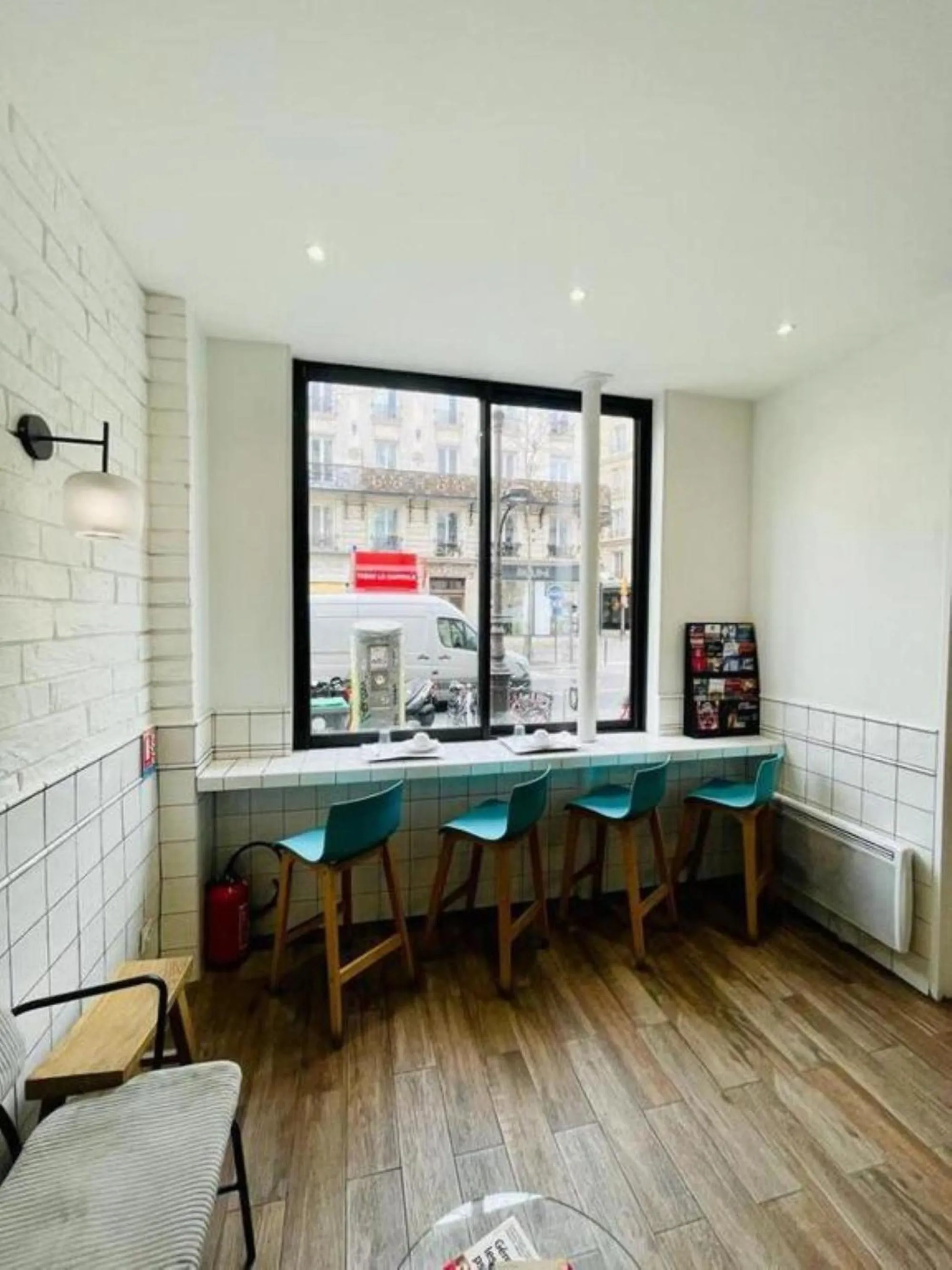 Game Room in Hipotel Paris Gambetta République