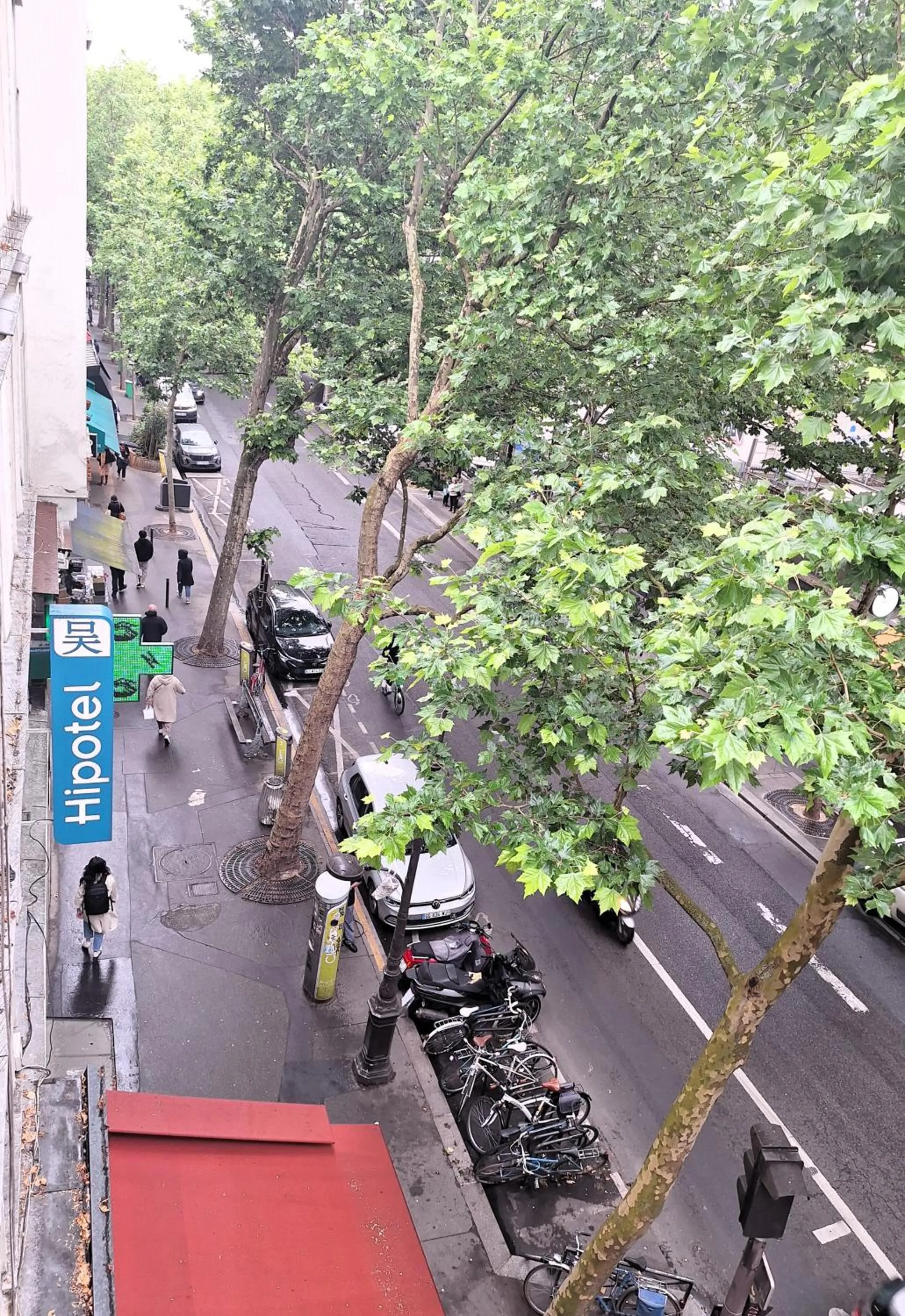 Facade/entrance in Hipotel Paris Gambetta République