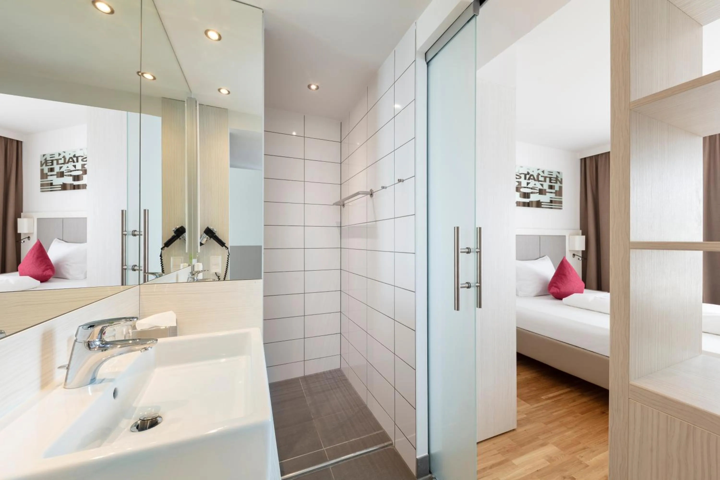 Bathroom, Bed in Hotel Zeitgeist Vienna Hauptbahnhof