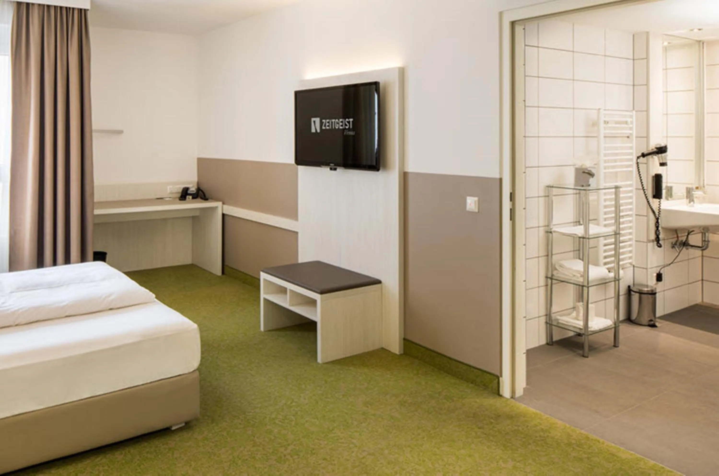 Bathroom, Bed in Hotel Zeitgeist Vienna Hauptbahnhof