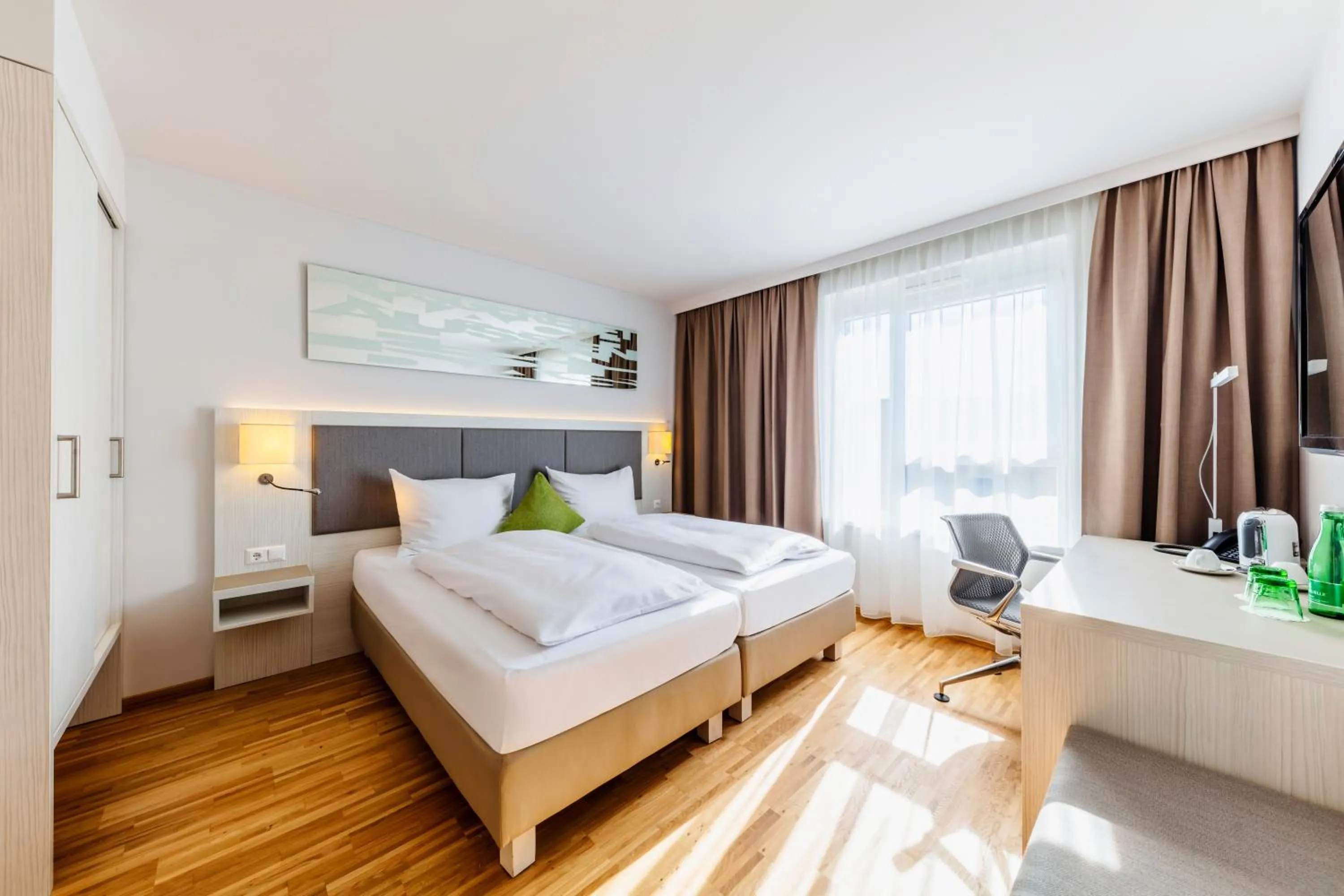 Bed in Hotel Zeitgeist Vienna Hauptbahnhof