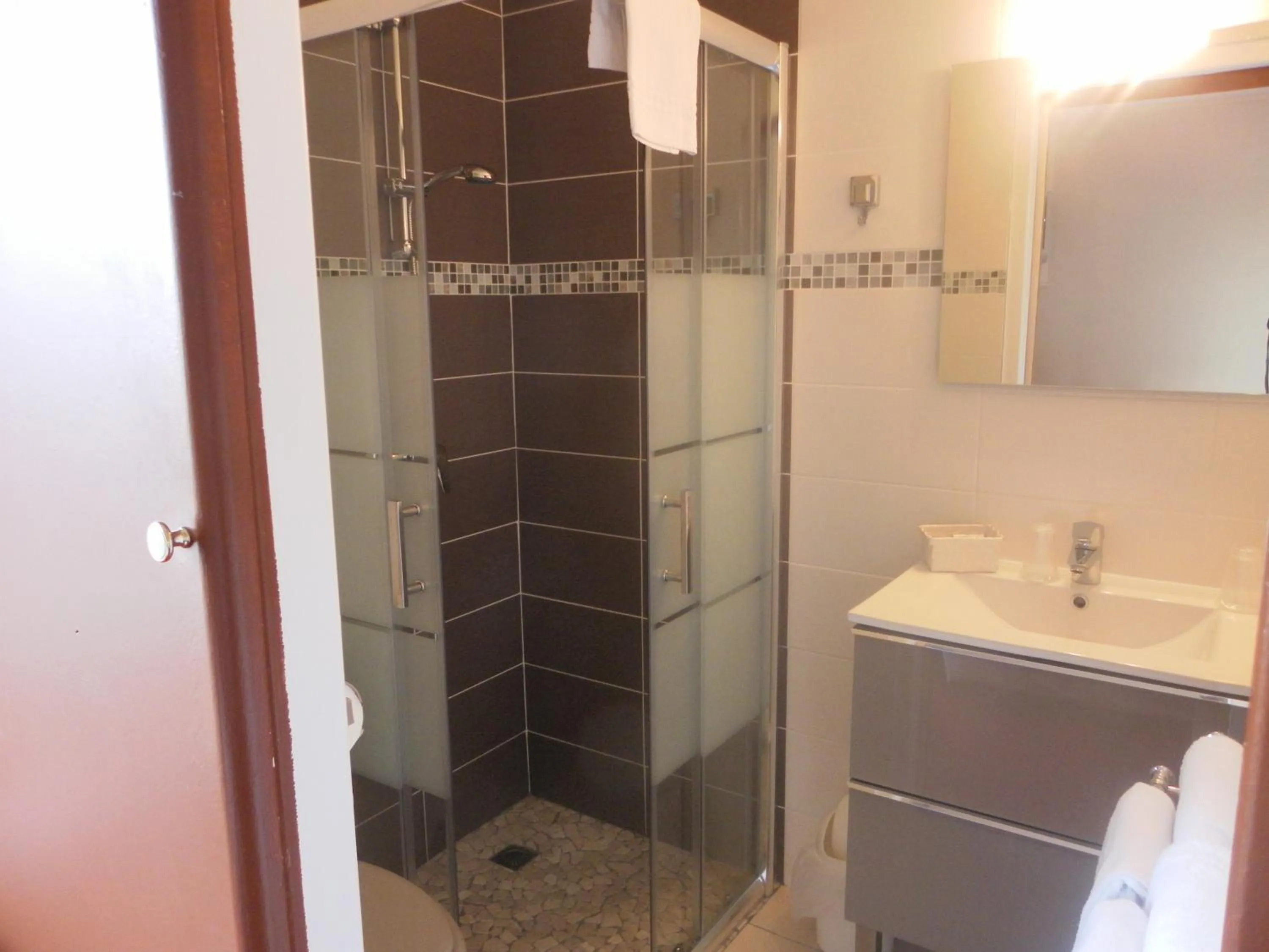 Bathroom in Hôtel Le Plaisance