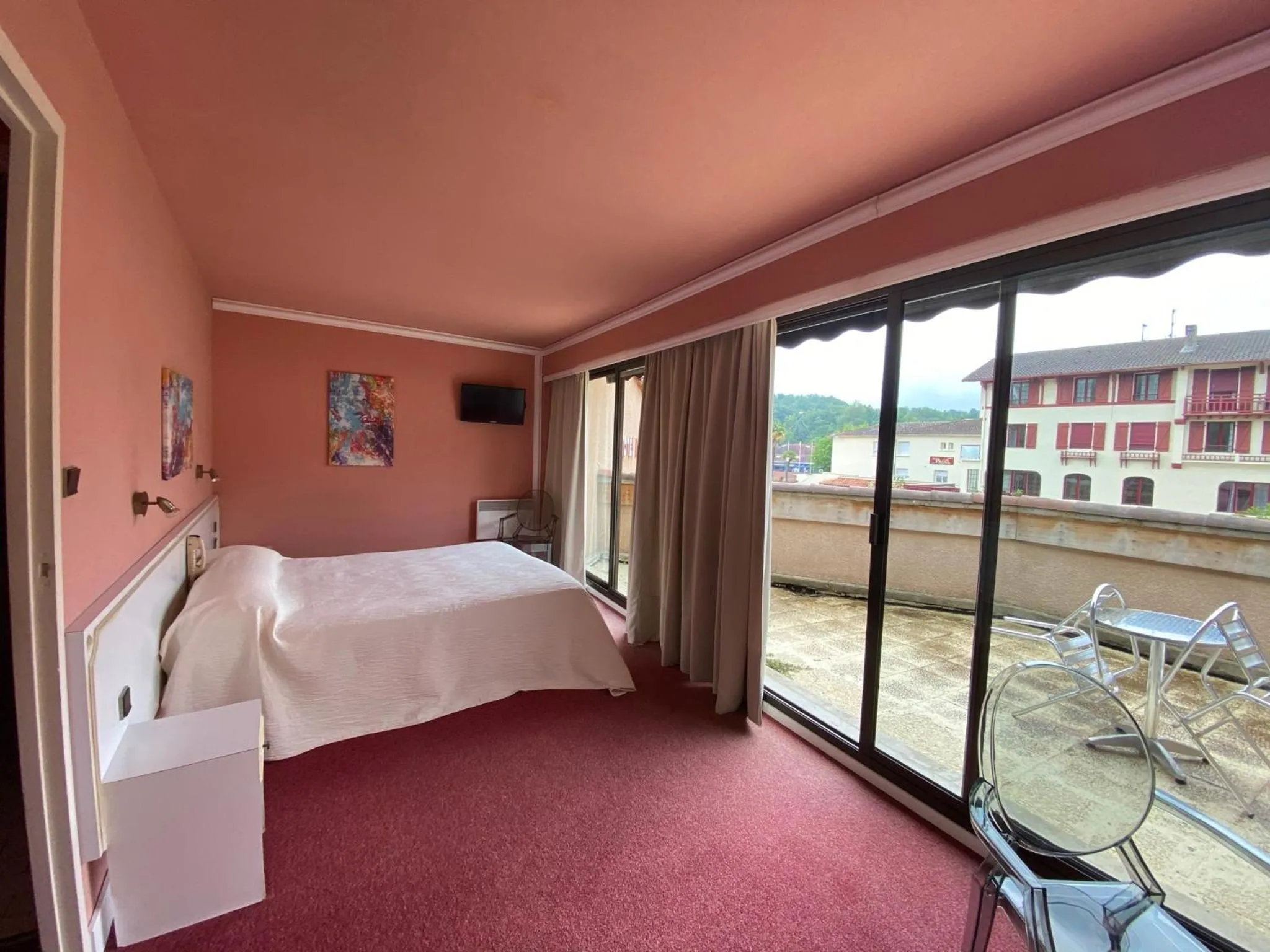 Bed in Hotel - Restaurant de la Paix