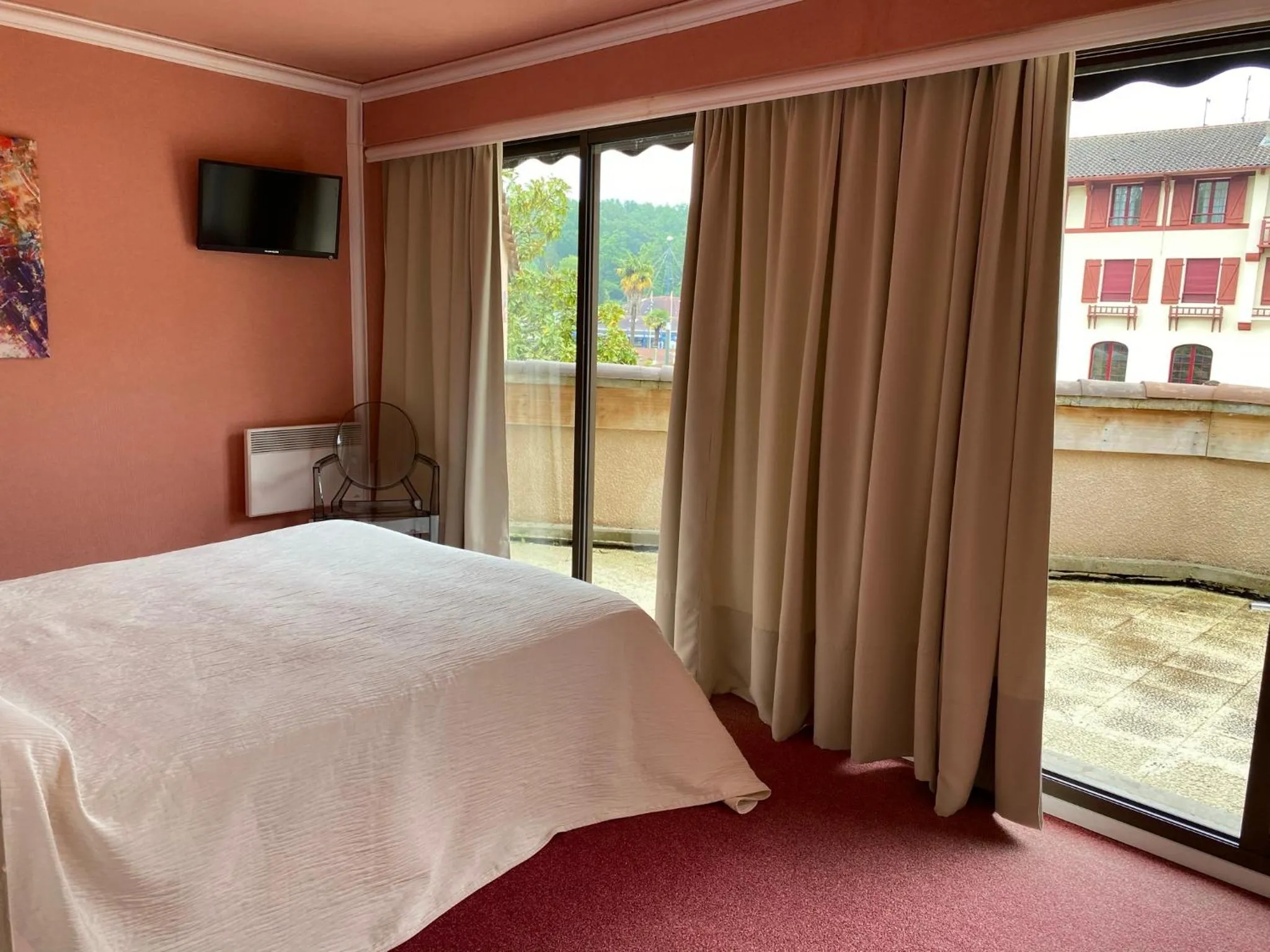 Bed in Hotel - Restaurant de la Paix