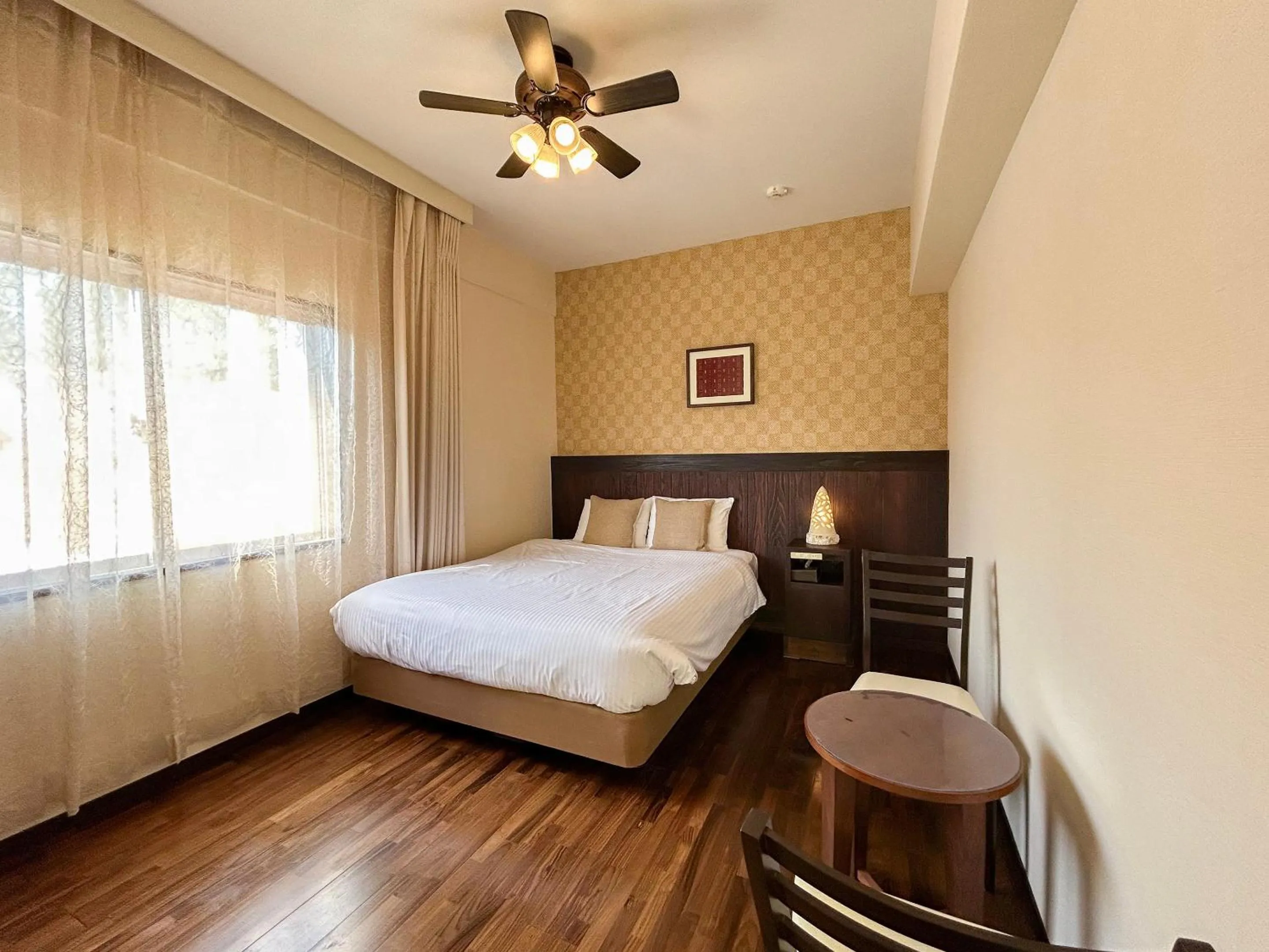 Photo of the whole room in Pension Sunset Beach