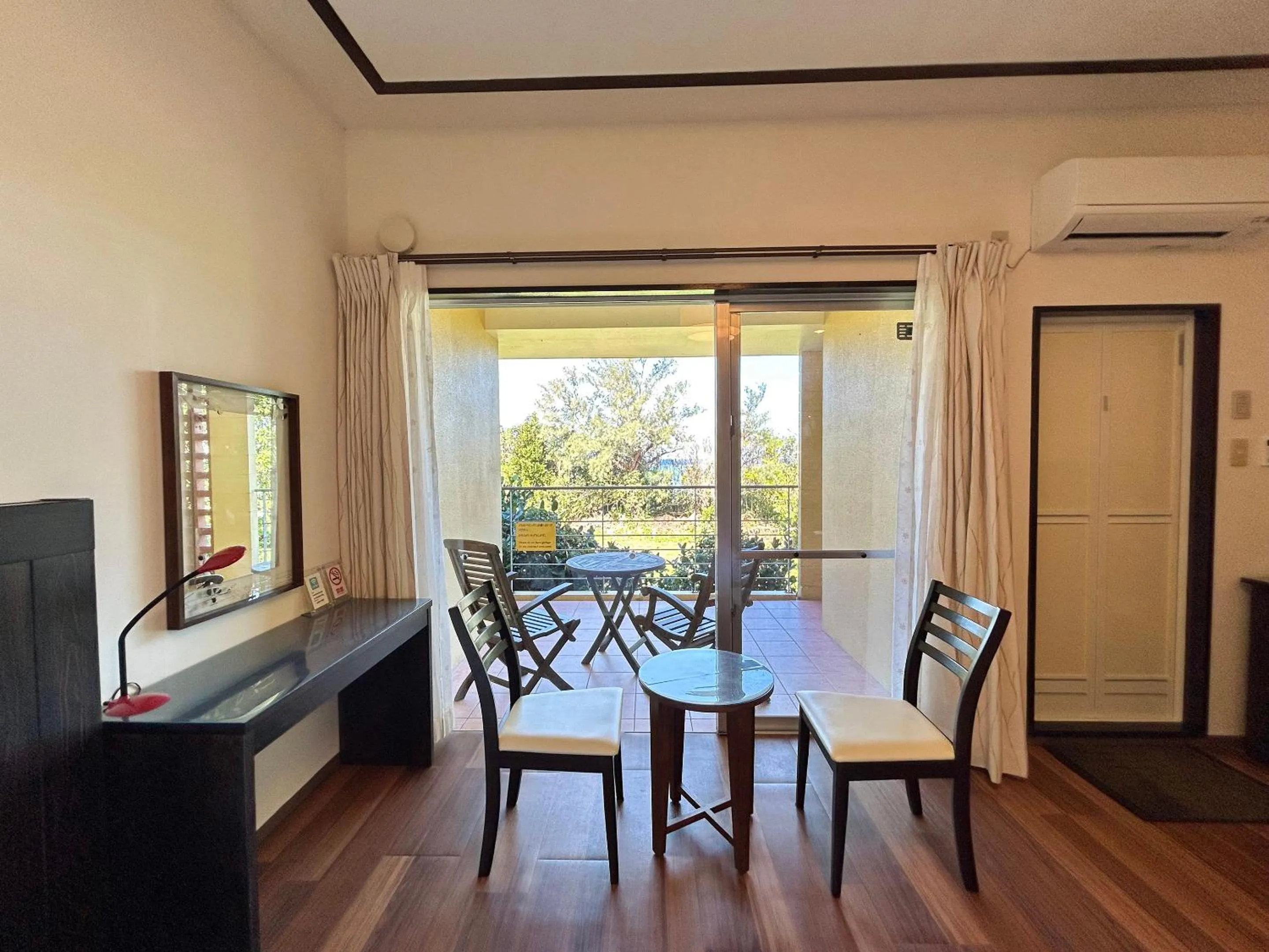 Photo of the whole room in Pension Sunset Beach