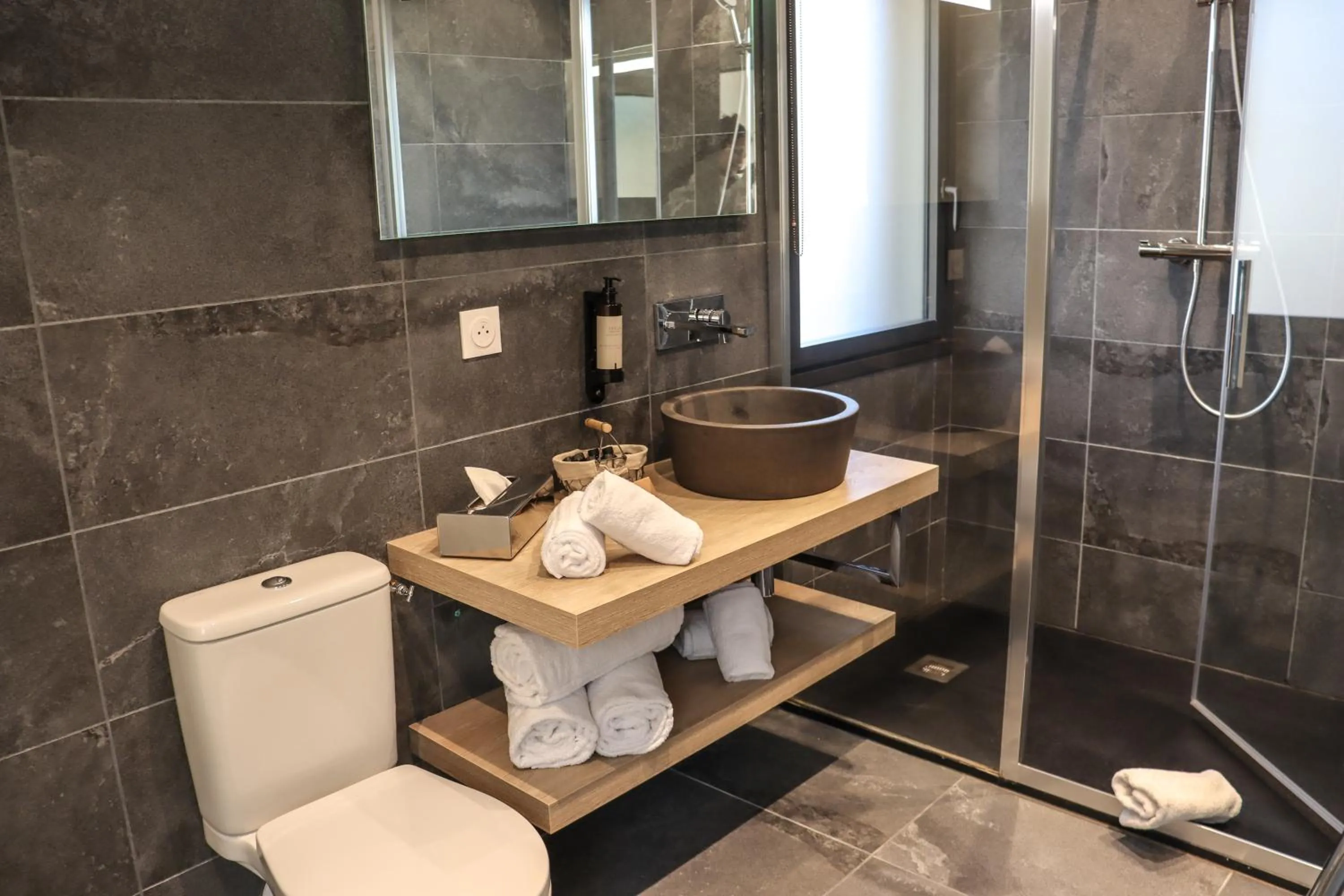 Shower in Hôtel & Lodges Moby Dick