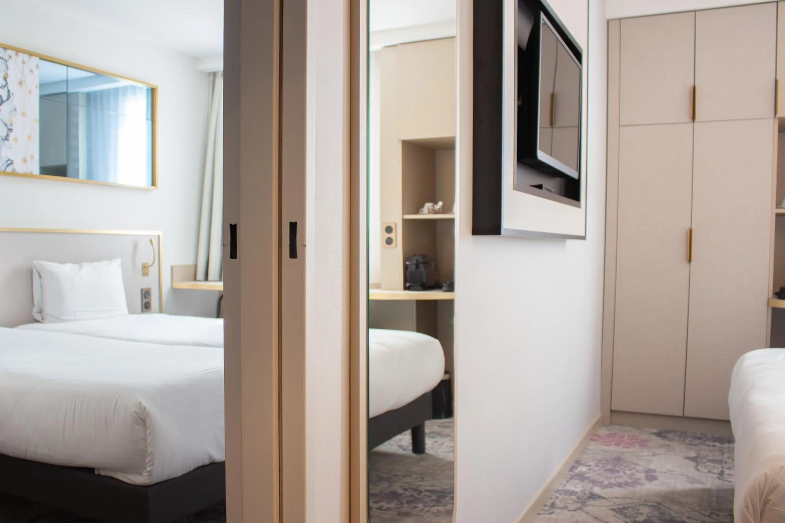 Bedroom, Bed in Brit Hotel Bordeaux Aéroport - Le Soretel