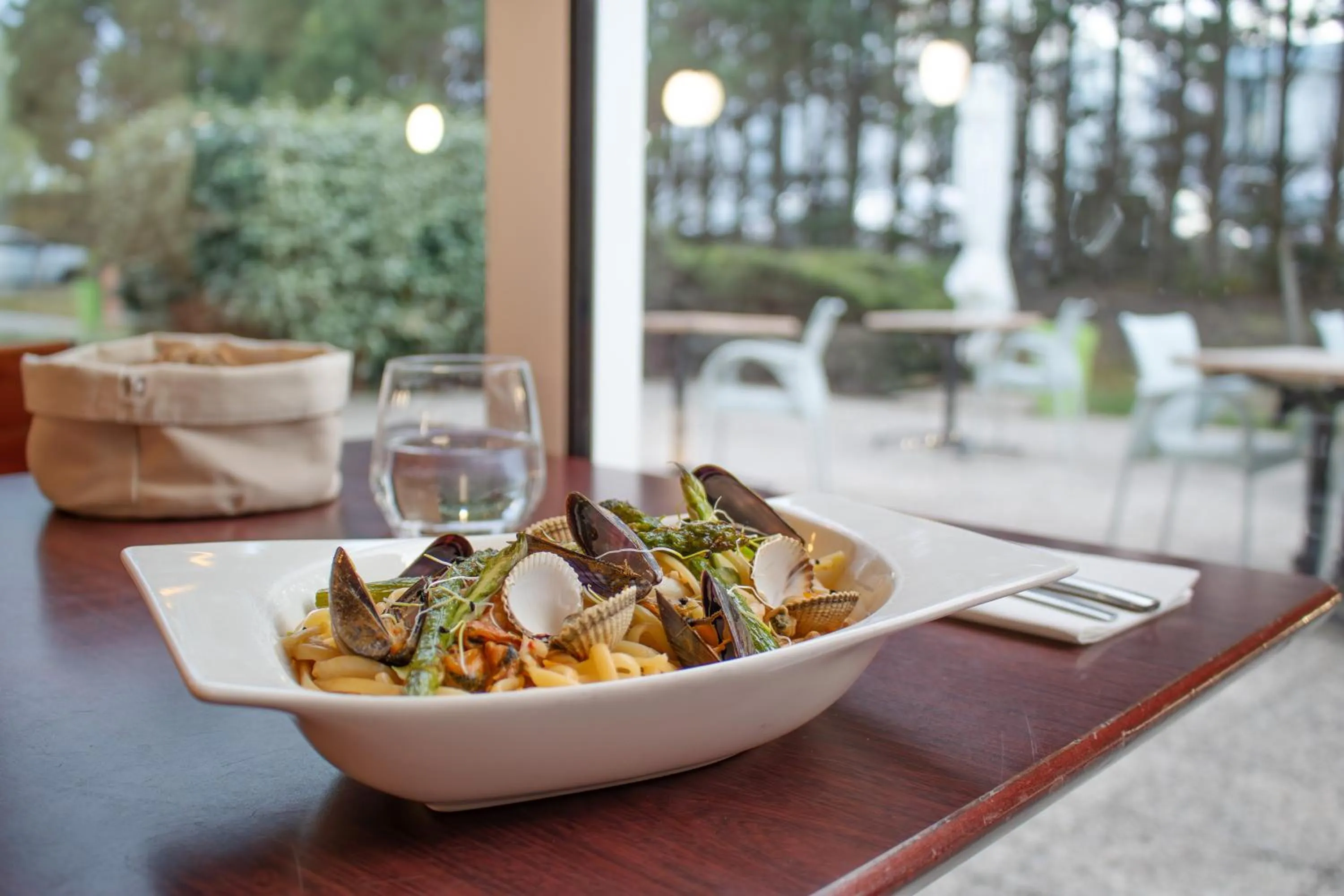 Dinner in Brit Hotel Bordeaux Aéroport - Le Soretel