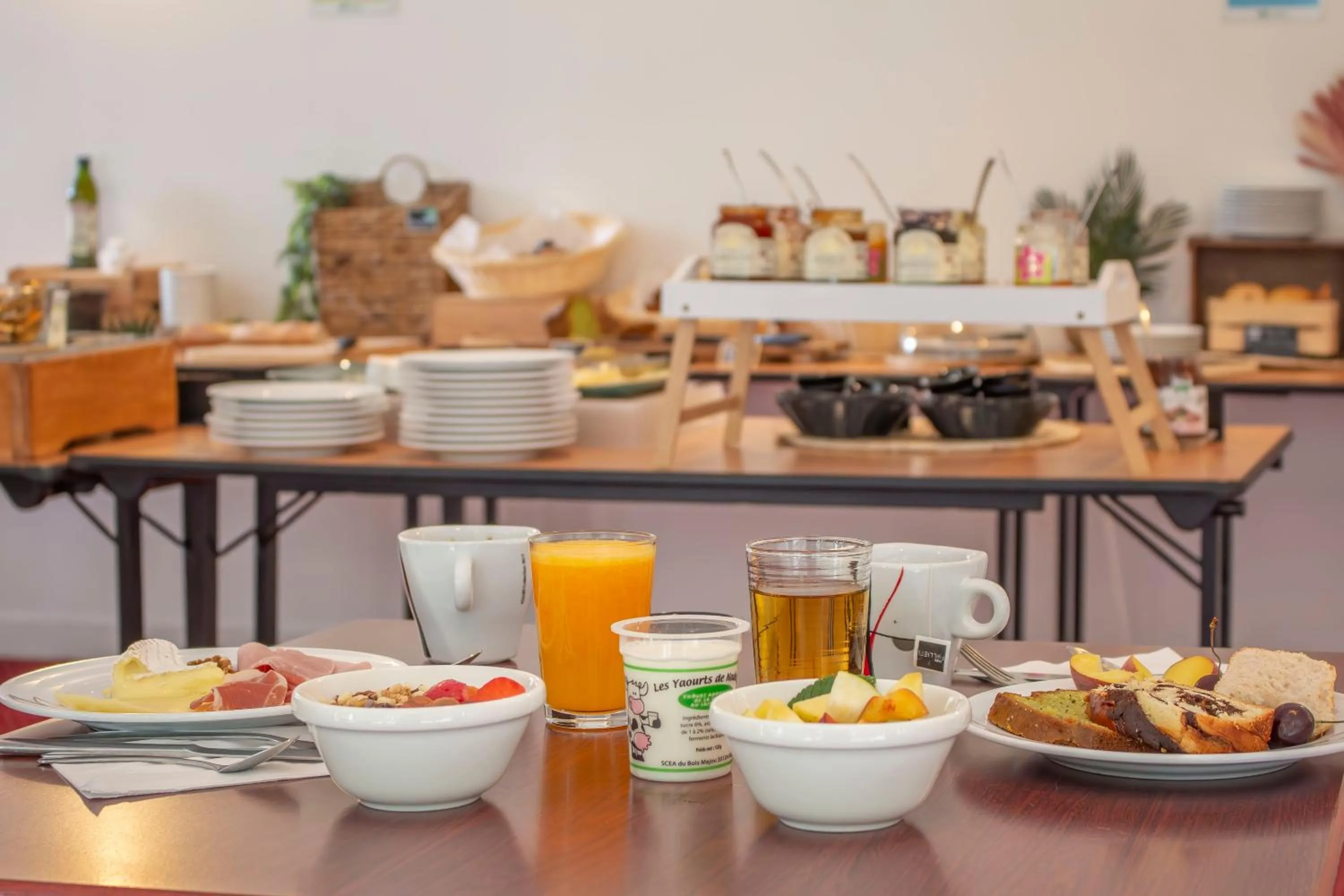 Buffet breakfast in Brit Hotel Bordeaux Aéroport - Le Soretel