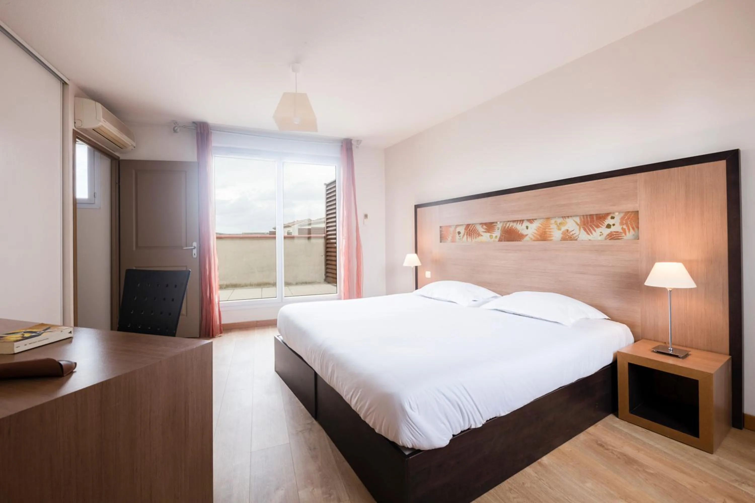 Bedroom, Bed in Garden & City Aix En Provence - Rousset