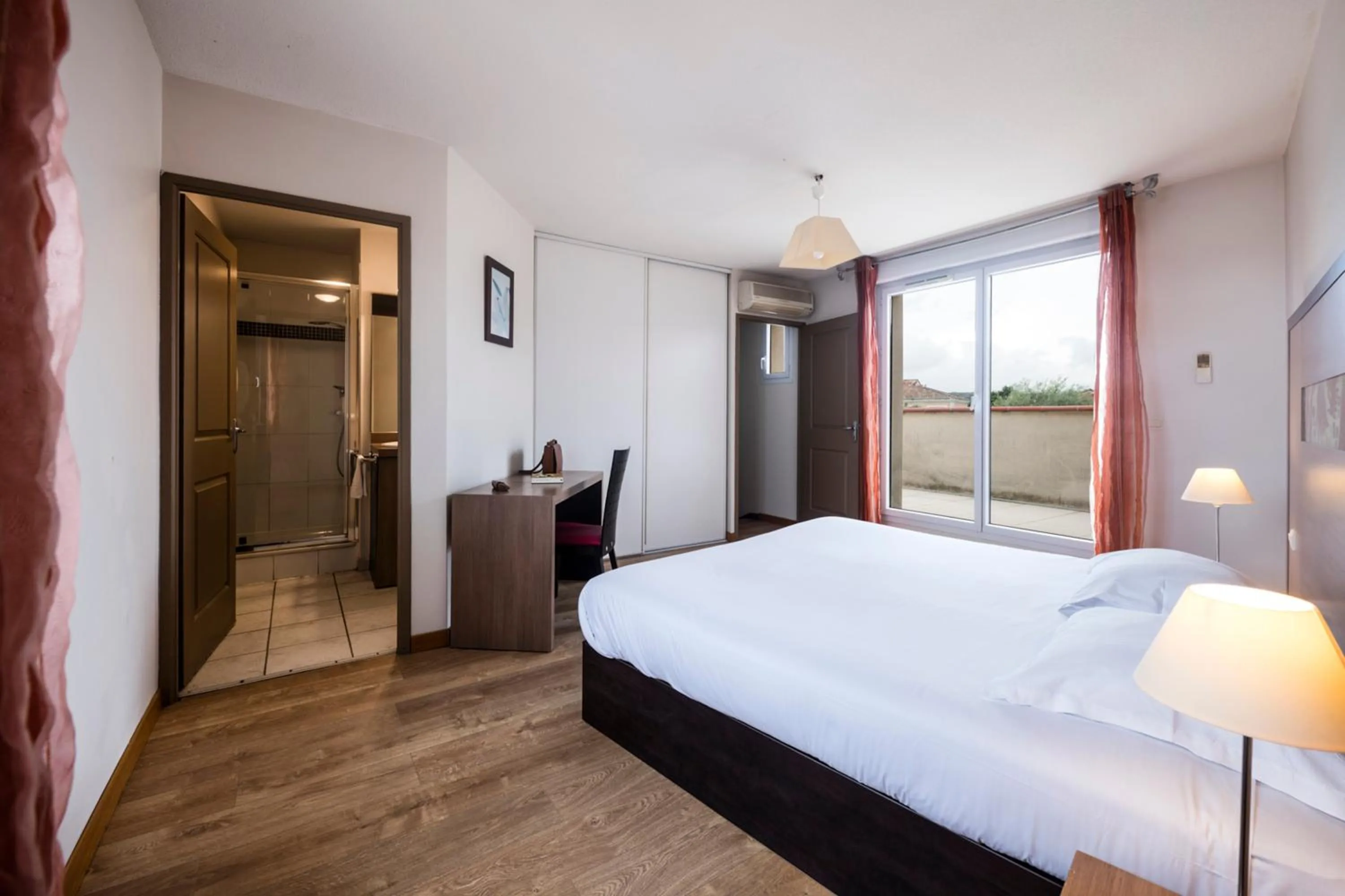 Bedroom, Bed in Garden & City Aix En Provence - Rousset