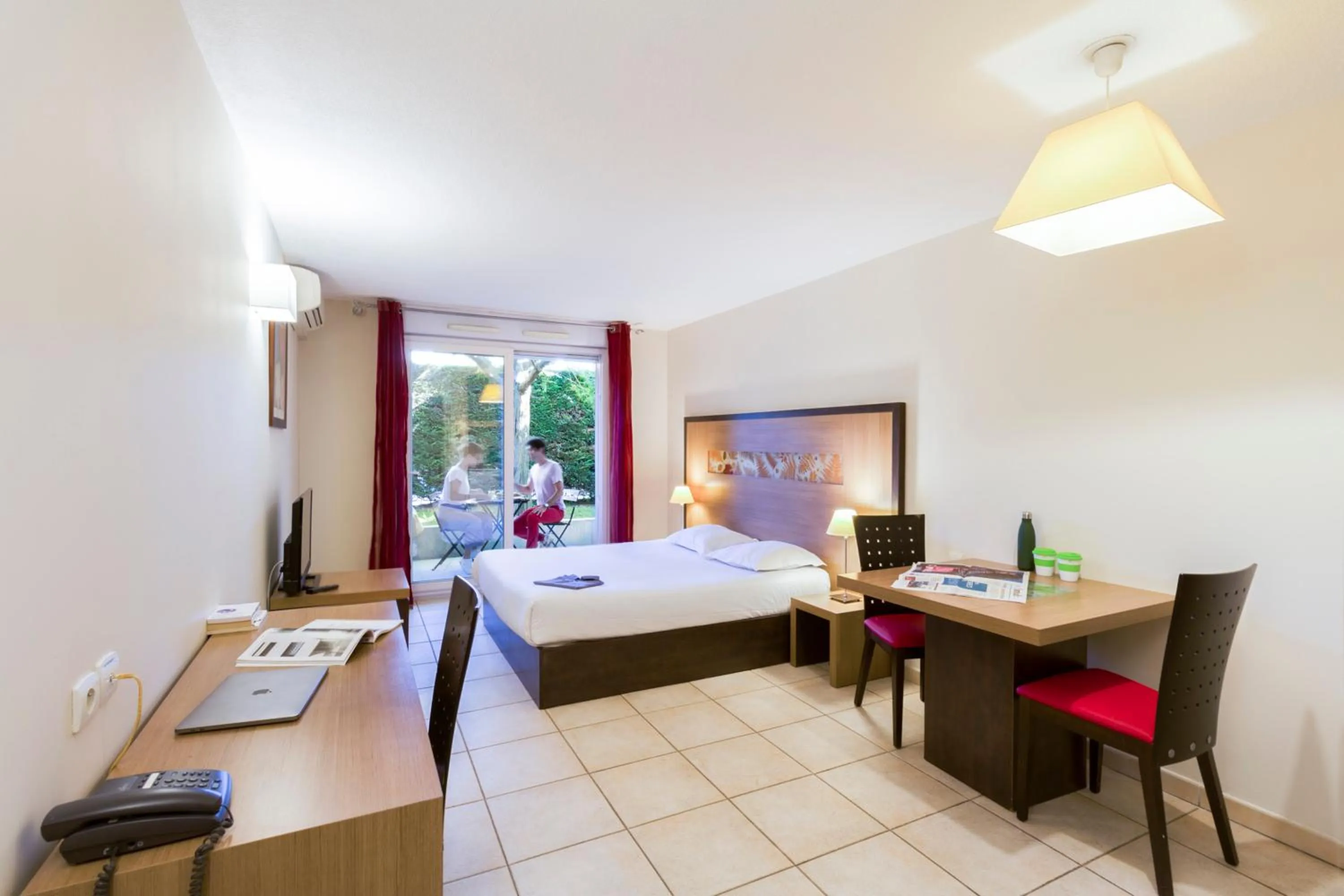 Photo of the whole room, Bed in Garden & City Aix En Provence - Rousset