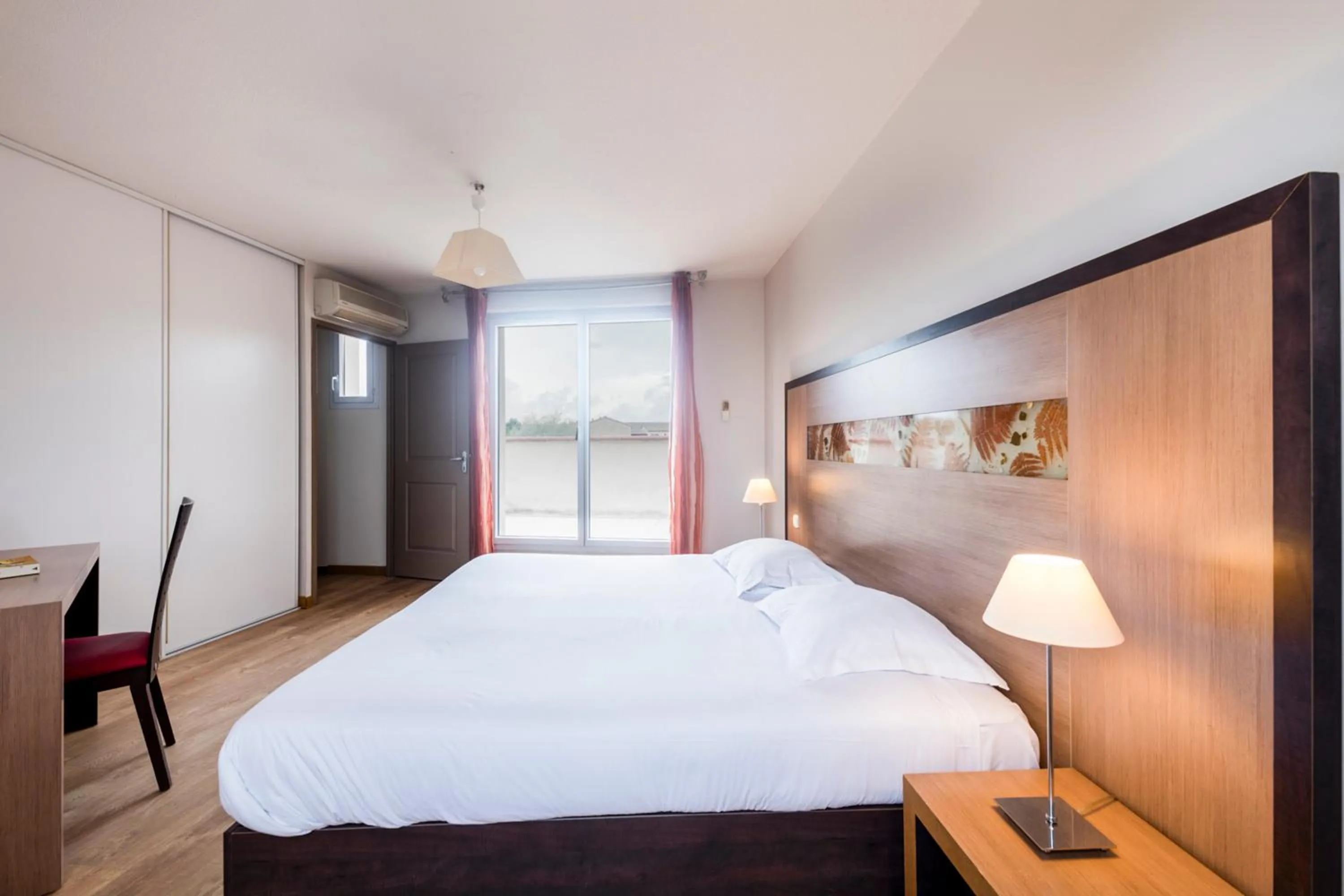 Bedroom, Bed in Garden & City Aix En Provence - Rousset