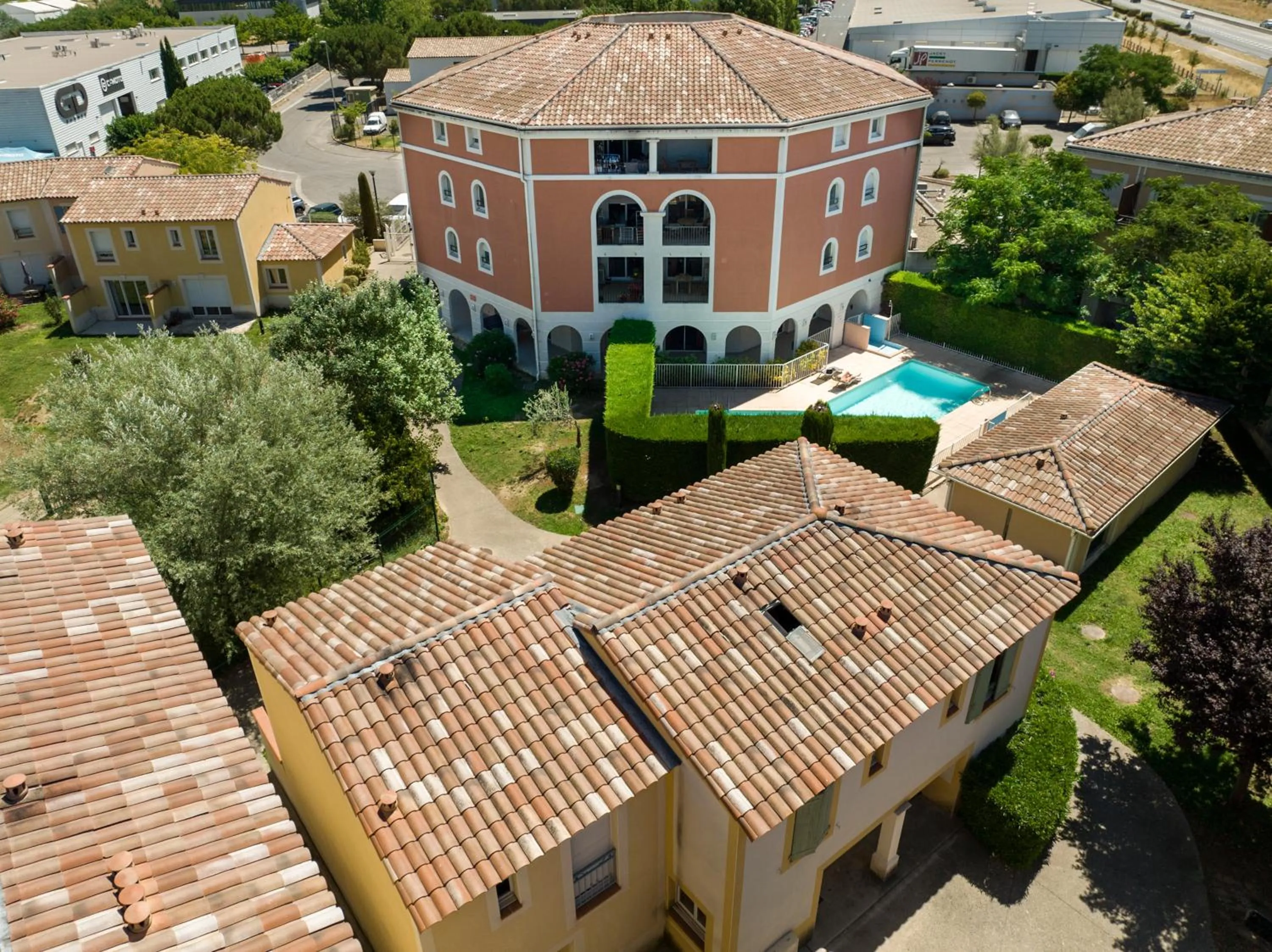 Property building in Garden & City Aix En Provence - Rousset