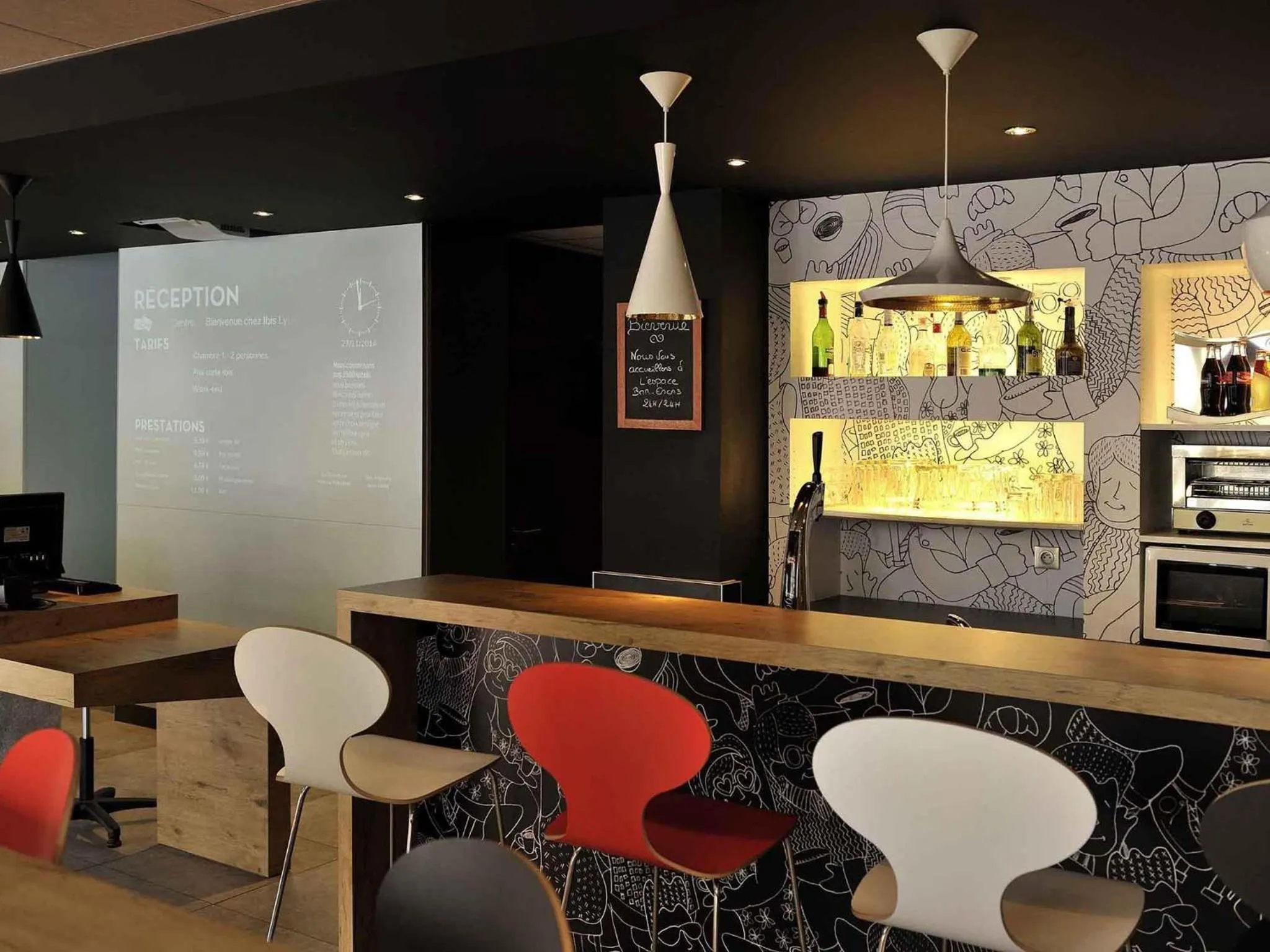 Lounge or bar in ibis Lyon Centre