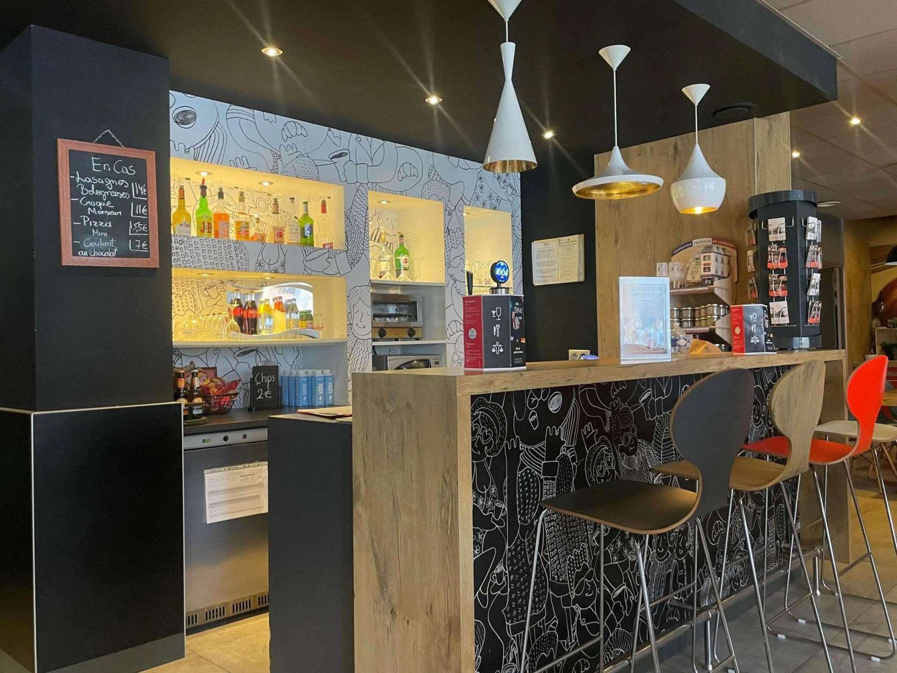 Lounge or bar in ibis Lyon Centre