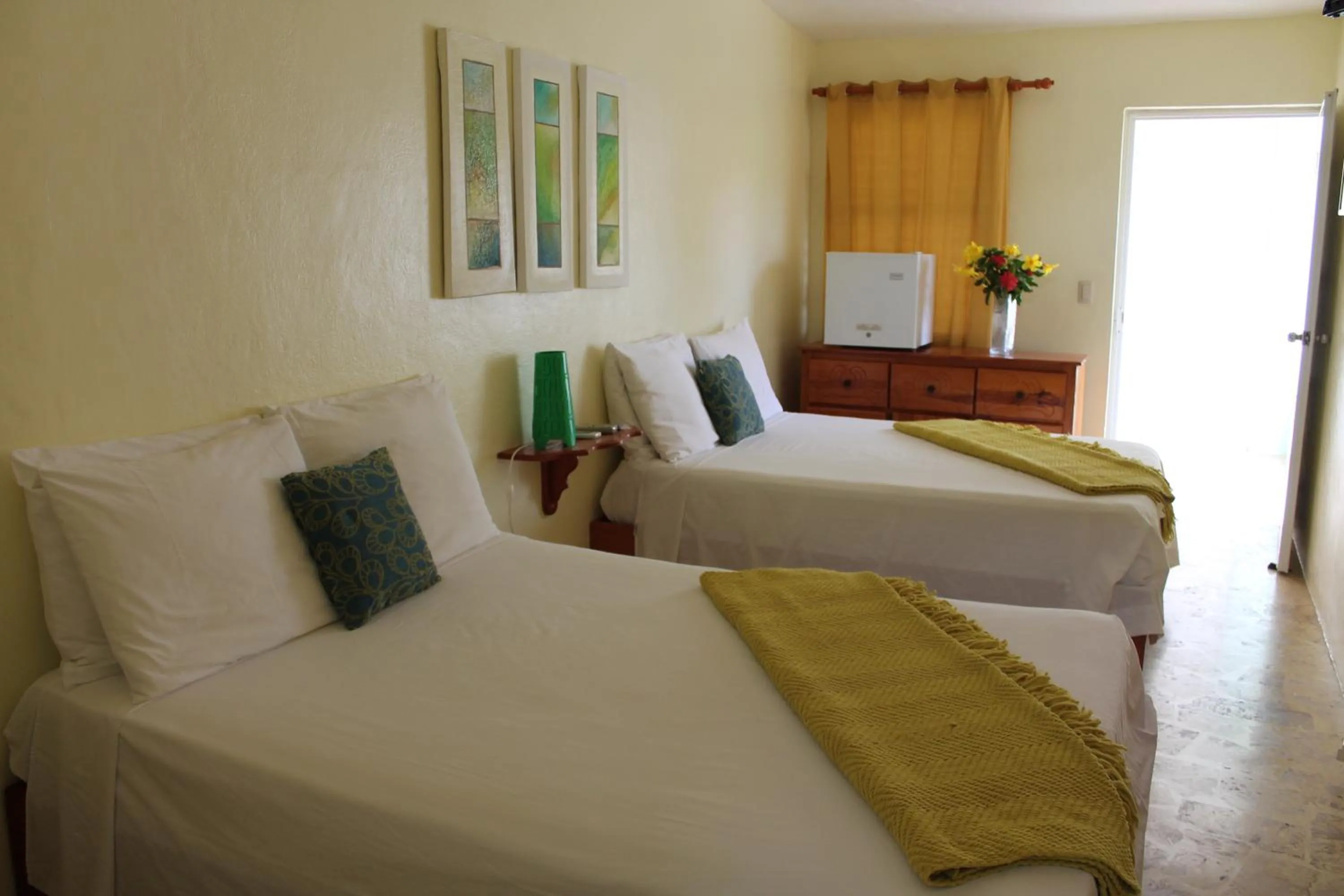 Double or Twin Room with Bathroom - single occupancy in Hotel Magic Tropical