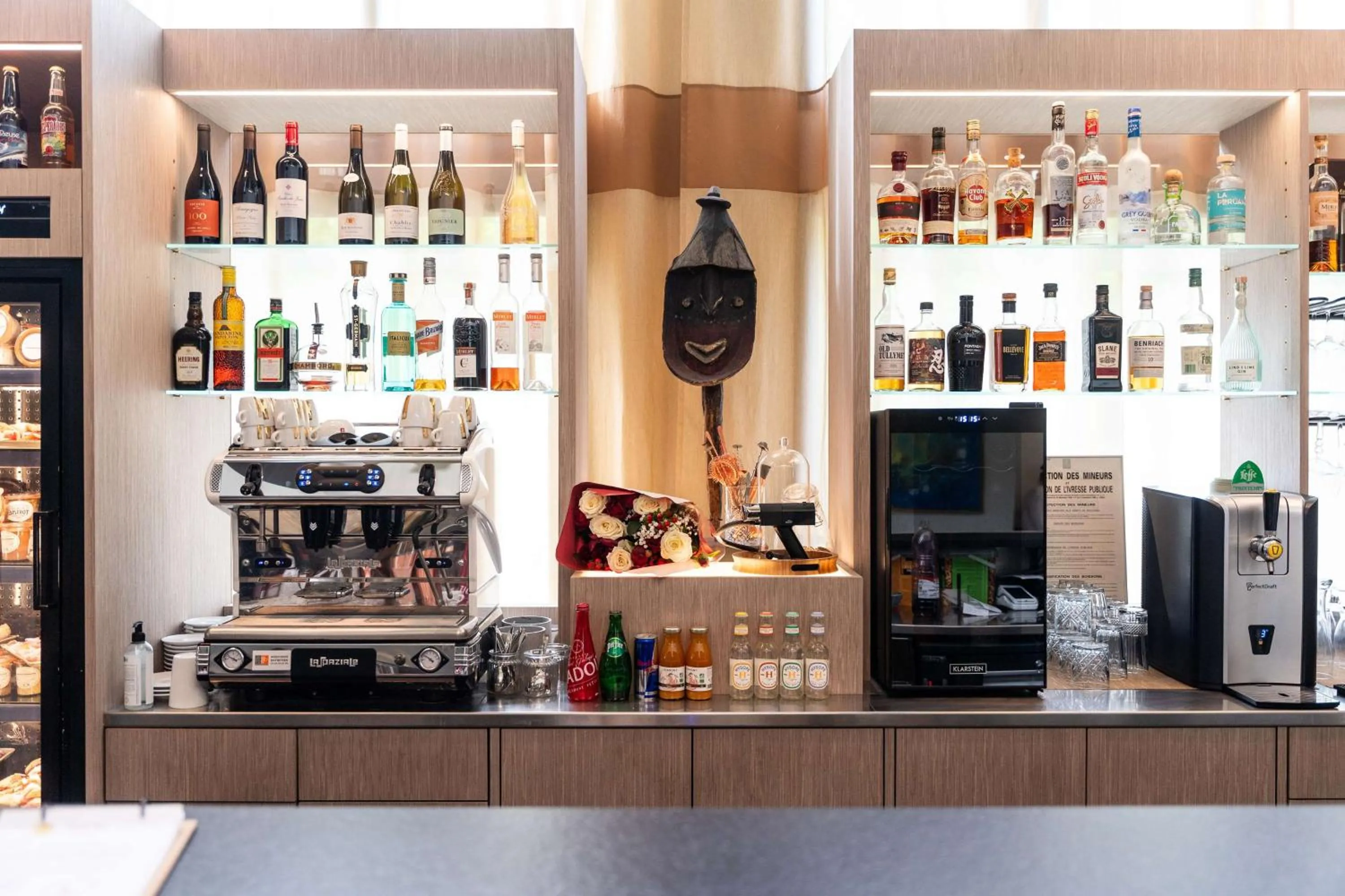 Lounge or bar in Best Western Premier Le Masq Hotel