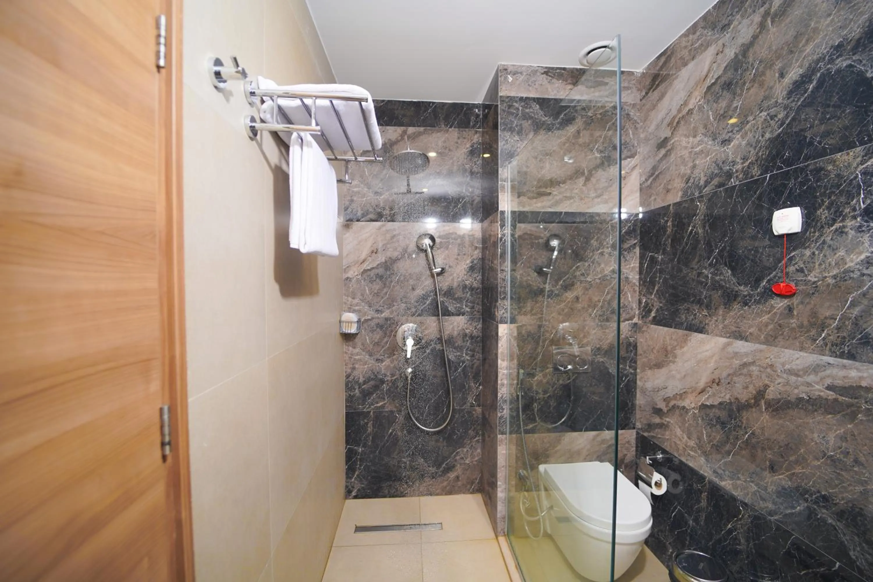 Shower in Darin Plaza Hotel