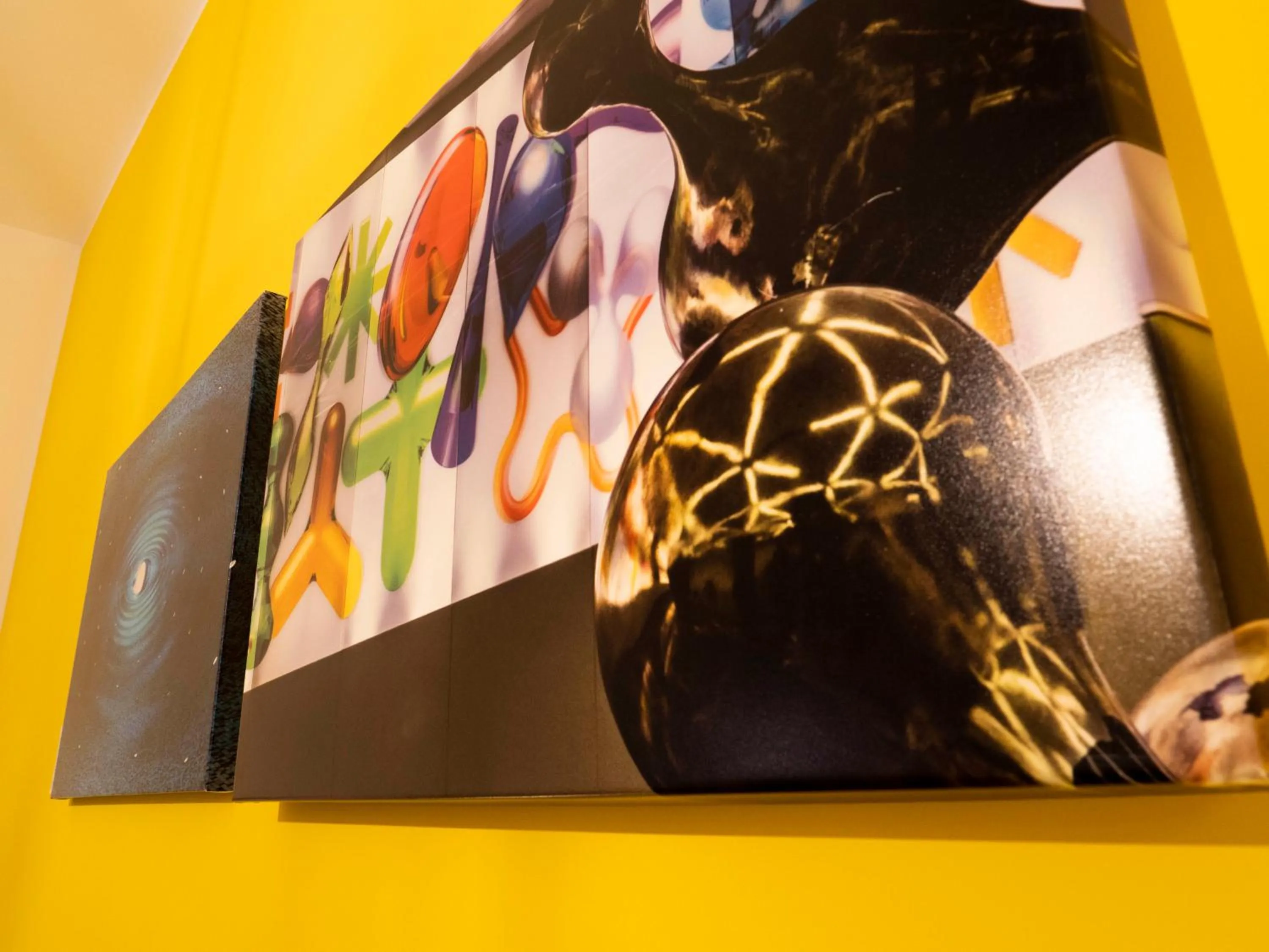 Decorative detail in B&B Cosmoneapolitan