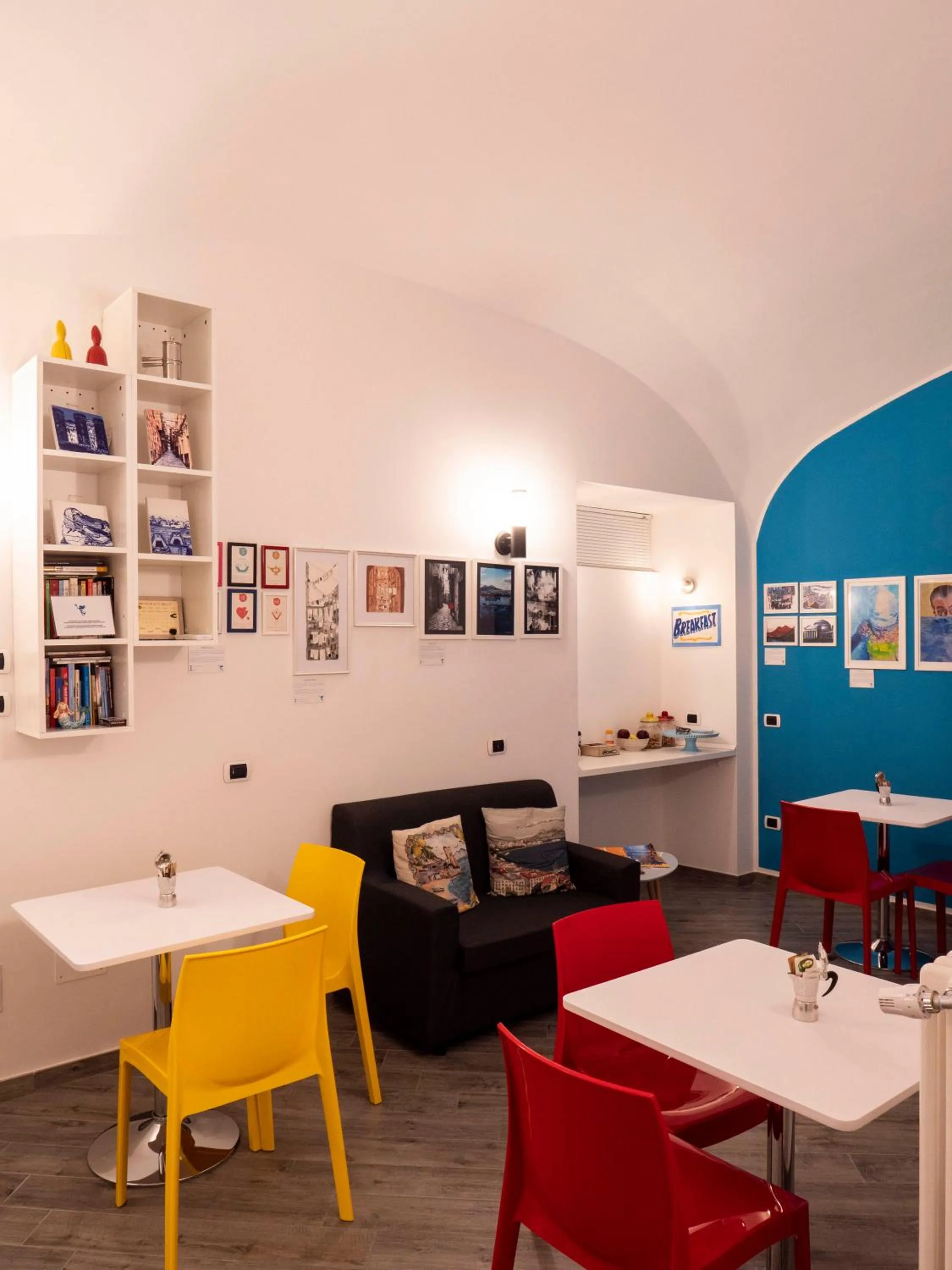 Communal lounge/ TV room in B&B Cosmoneapolitan