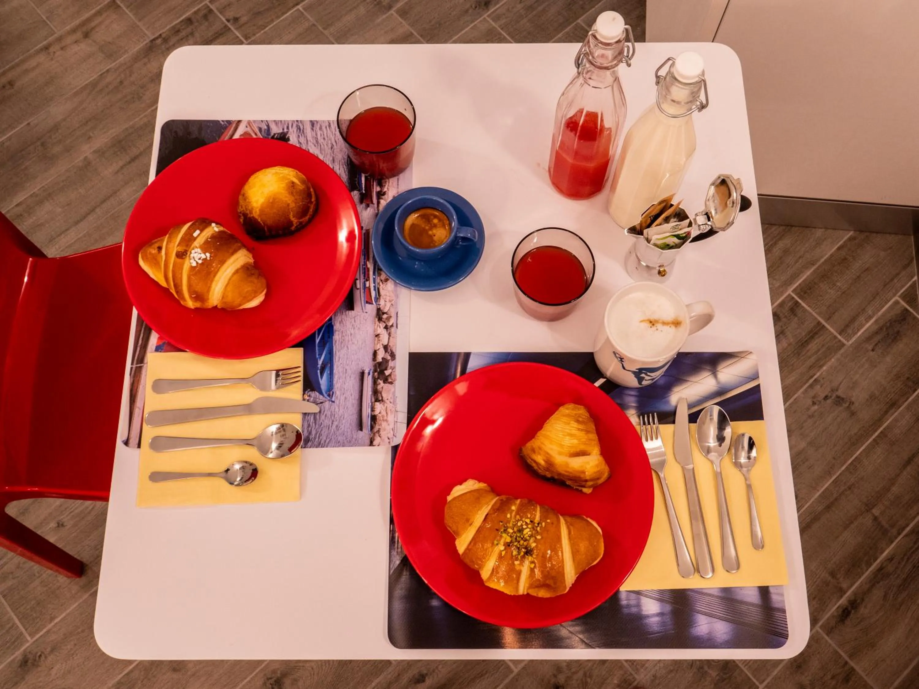 Food and drinks in B&B Cosmoneapolitan