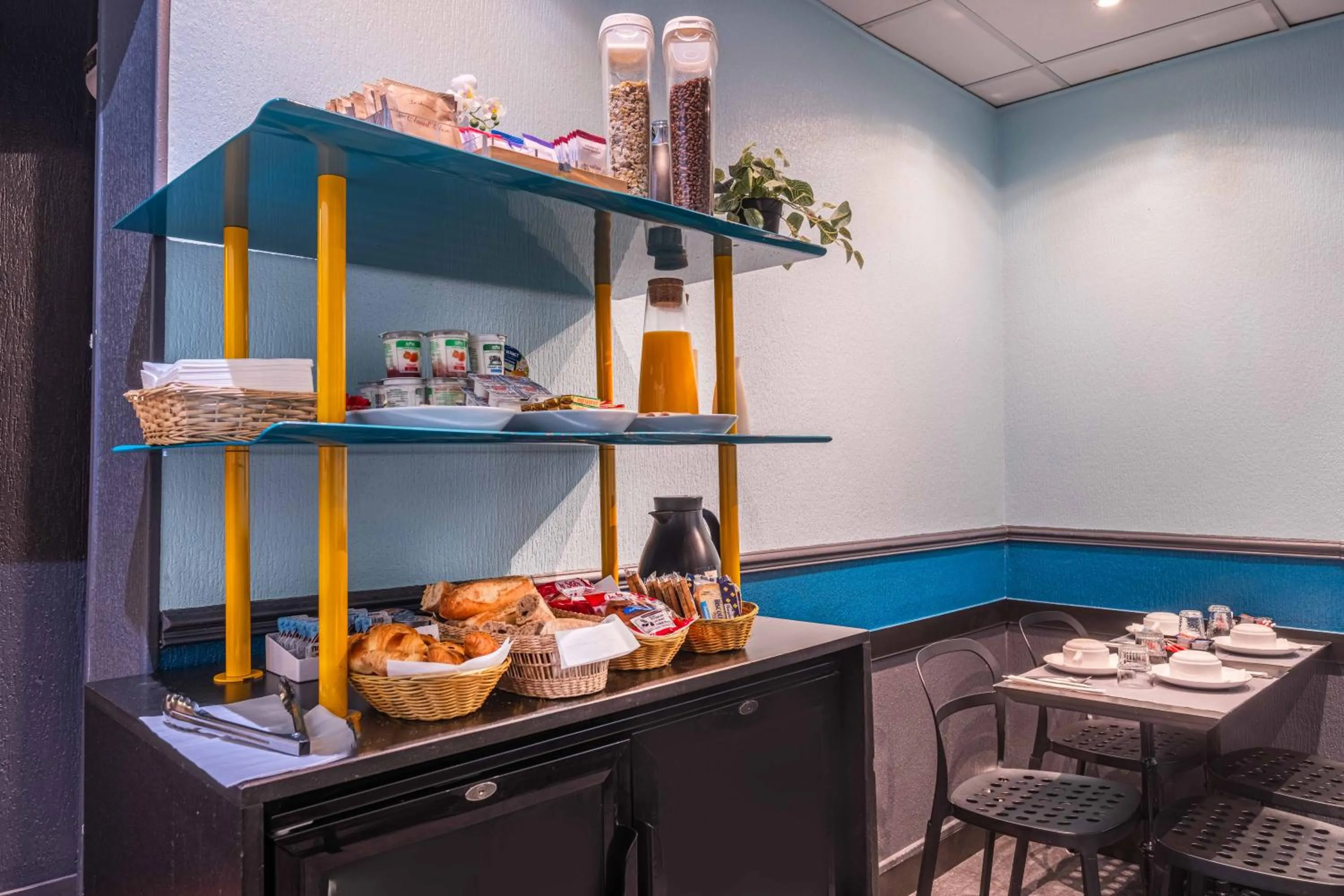 Breakfast in Hotel Daval