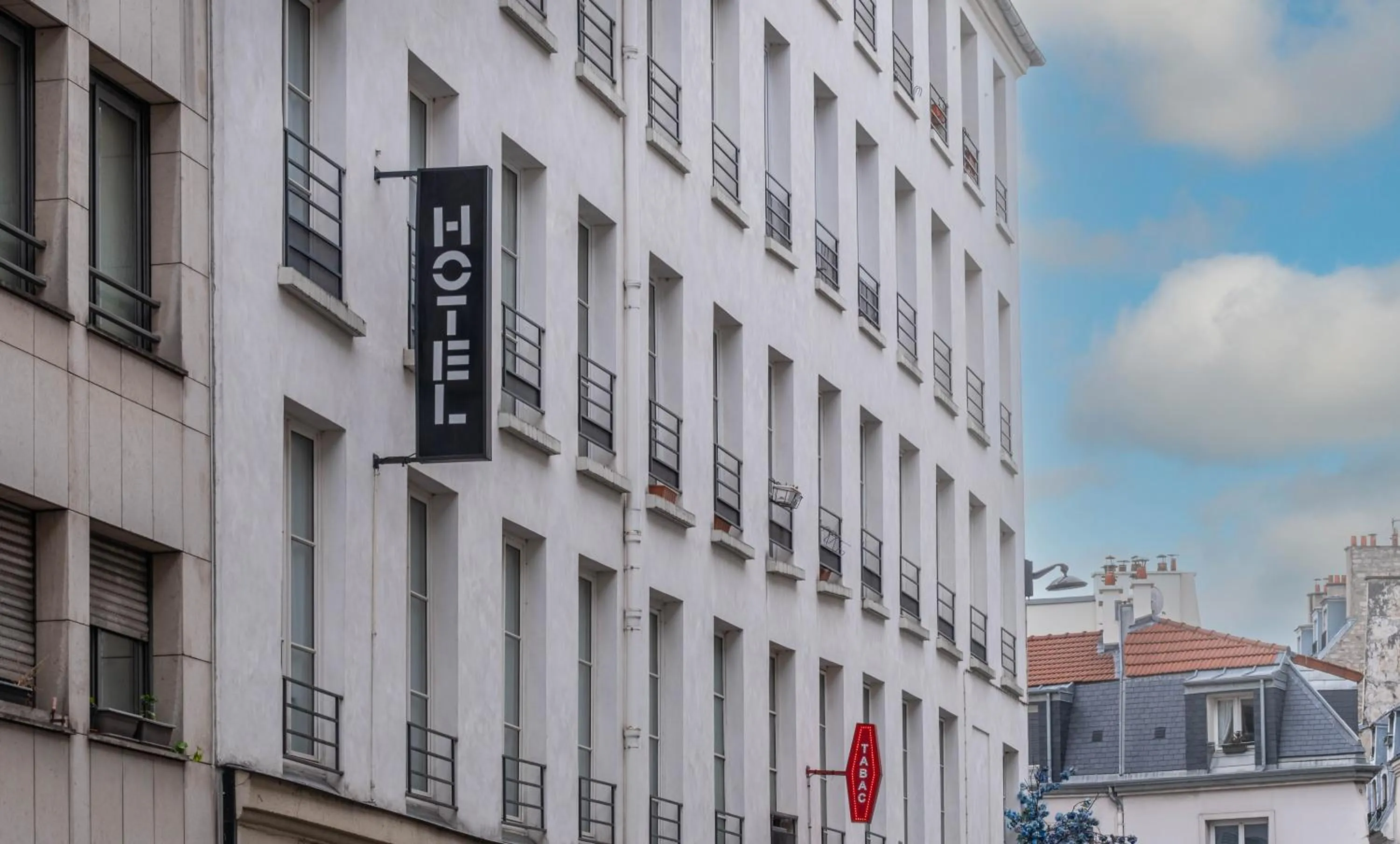 Facade/entrance in Hotel Daval