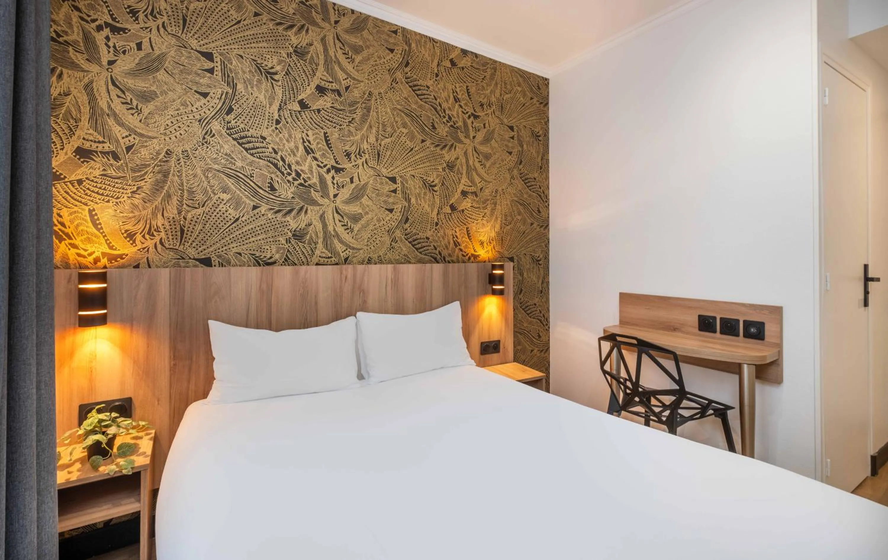 furniture, Bed in Hotel Daval