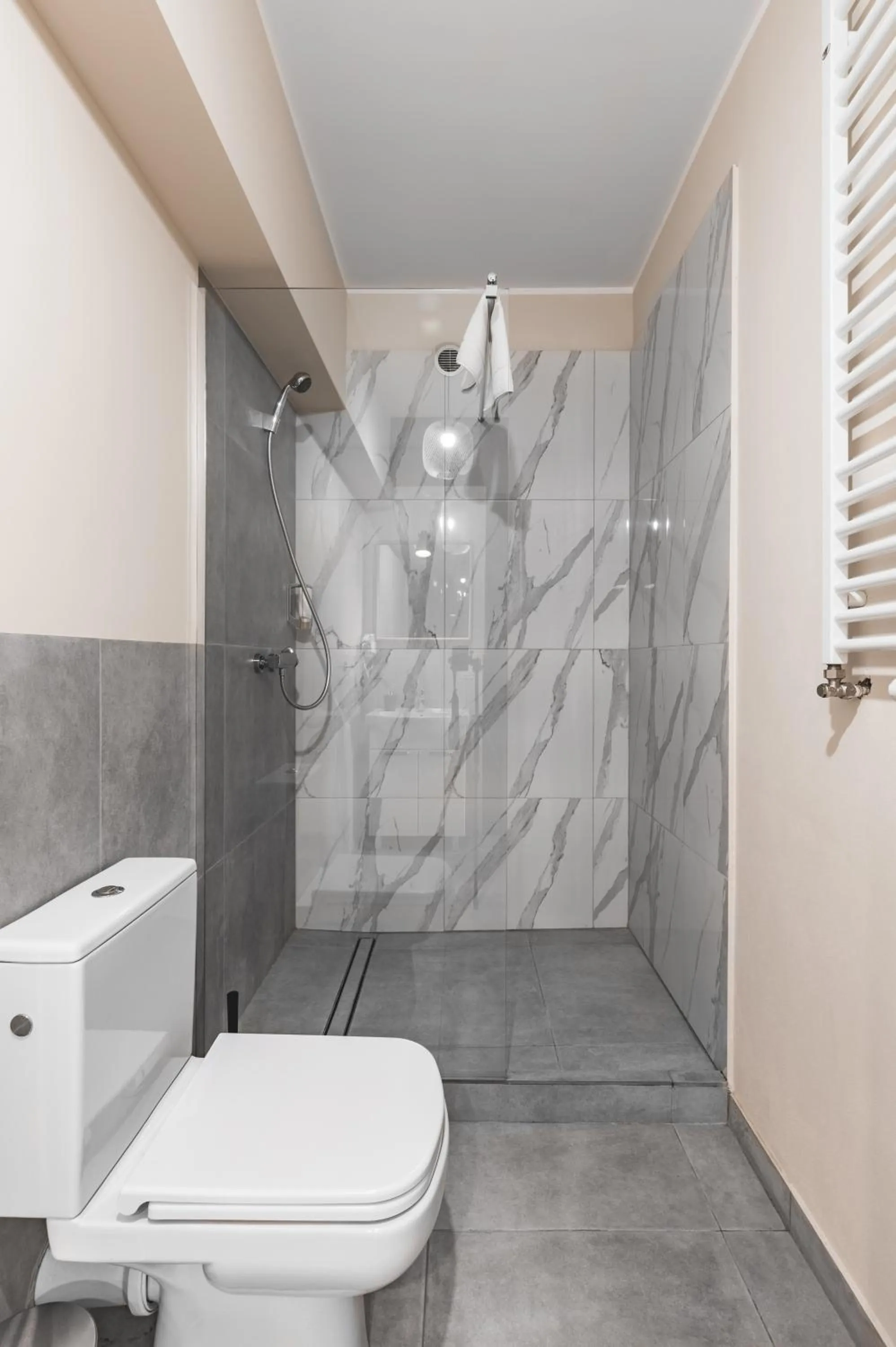 Shower in Aparthotel Stara Przędzalnia